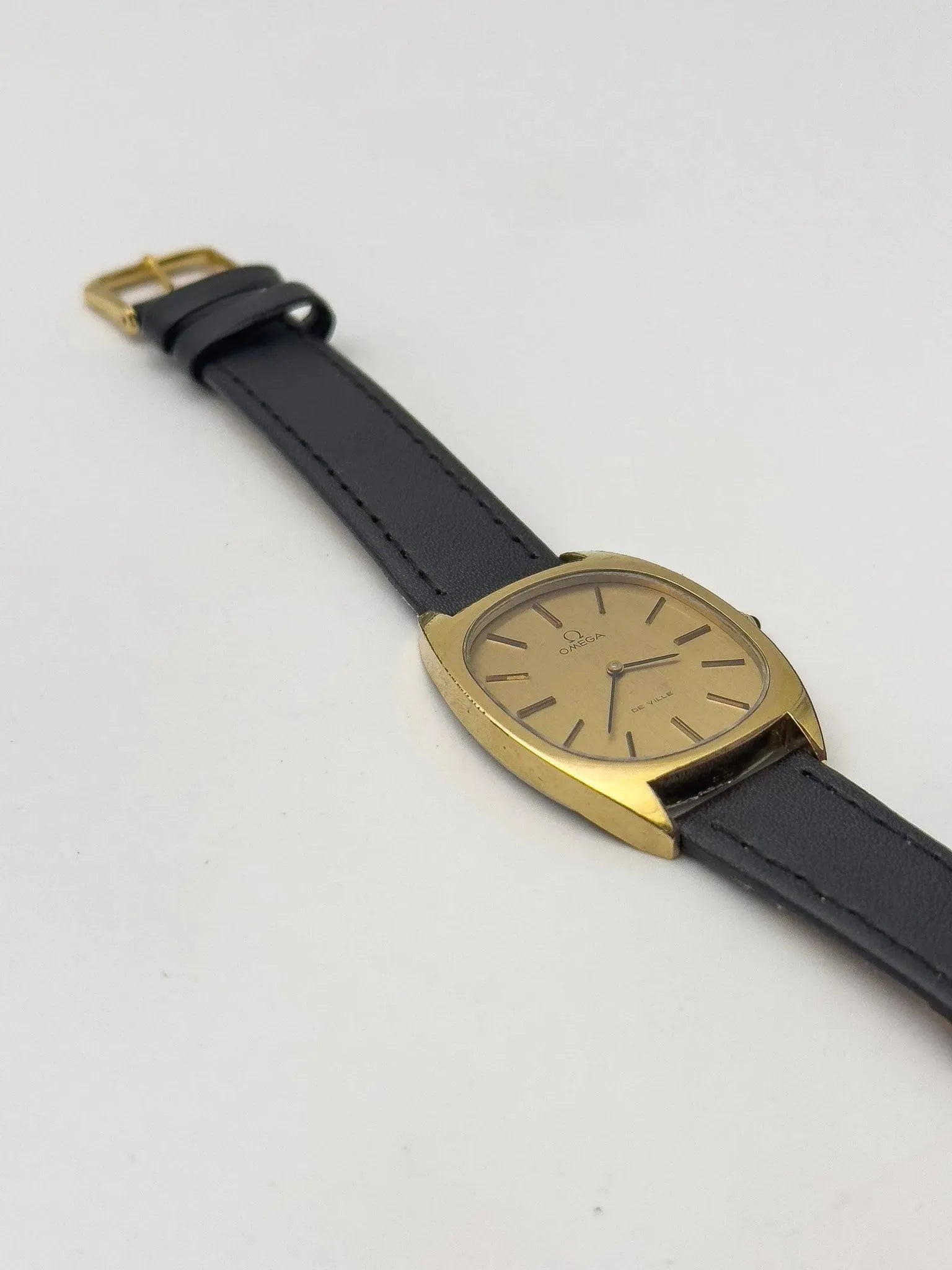 Omega - De Ville Tonneau Gold - 1976 - Atelier Victor Paris - Vintage Watch Shop Dubai
