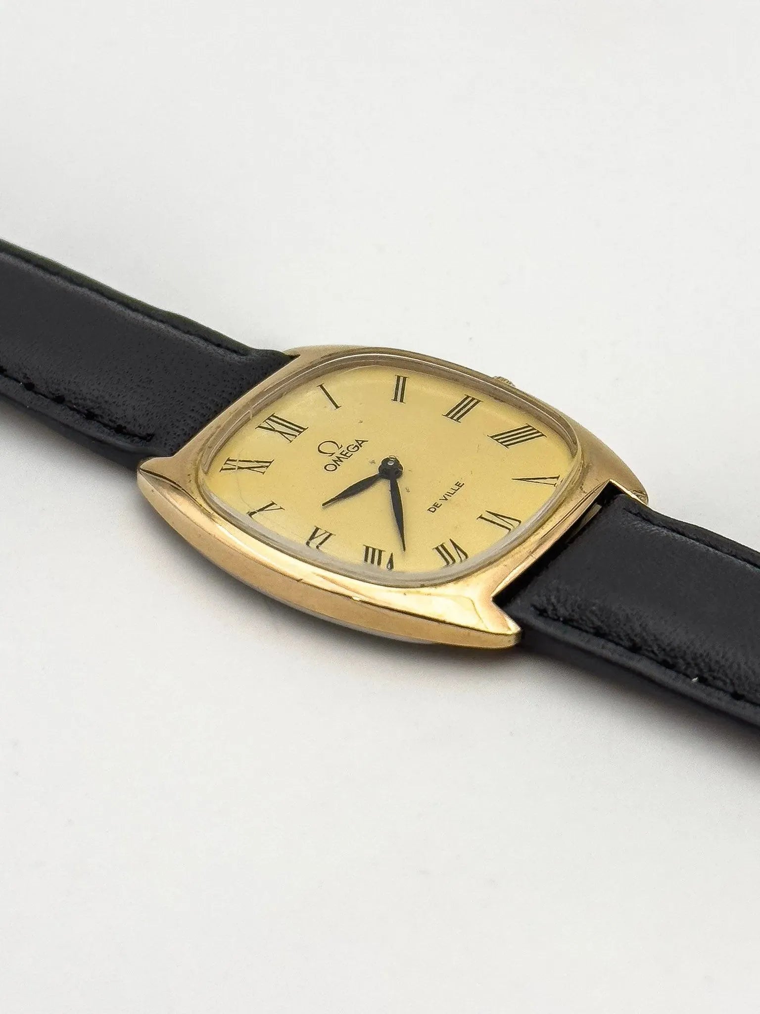 Omega - De Ville Tonneau Gold Romain - 1975 - Atelier Victor Paris - Vintage Watch Shop Dubai
