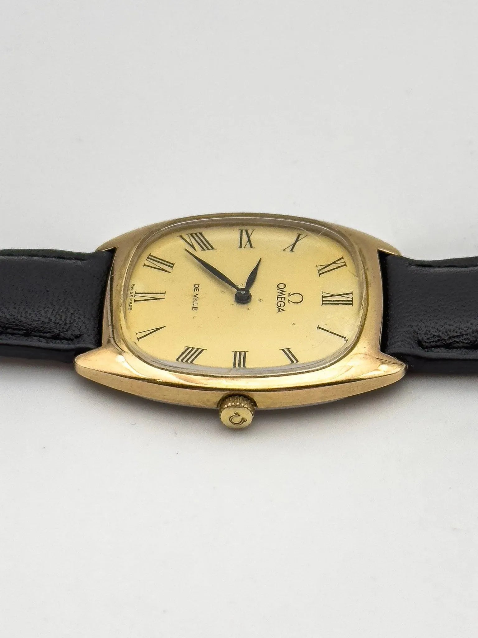 Omega - De Ville Tonneau Gold Romain - 1975 - Atelier Victor Paris - Vintage Watch Shop Dubai