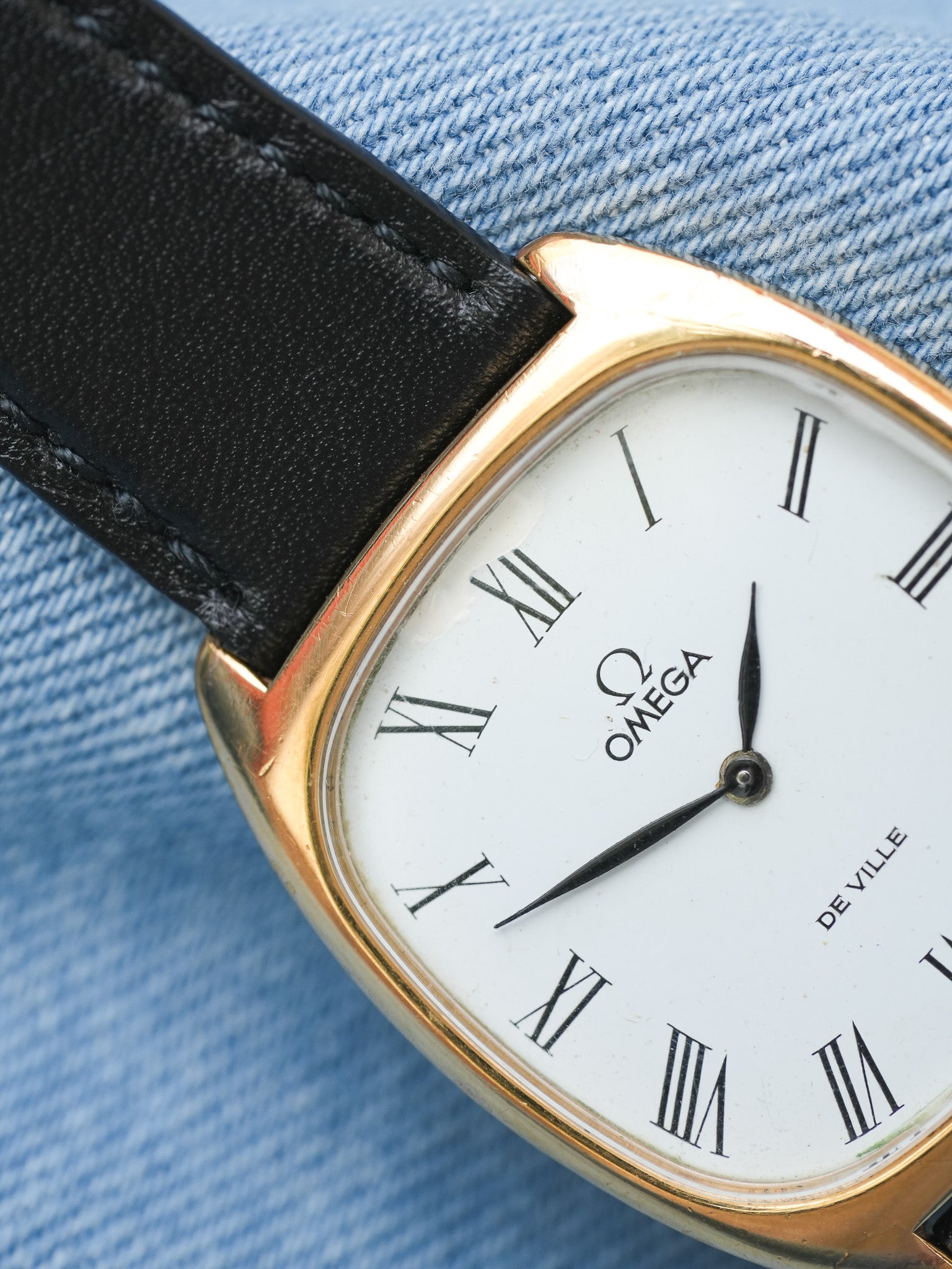 Omega - De Ville Tonneau Plaqué or cadran blanc romain - 1977 - Atelier Victor Paris - Vintage Watch Shop Dubai