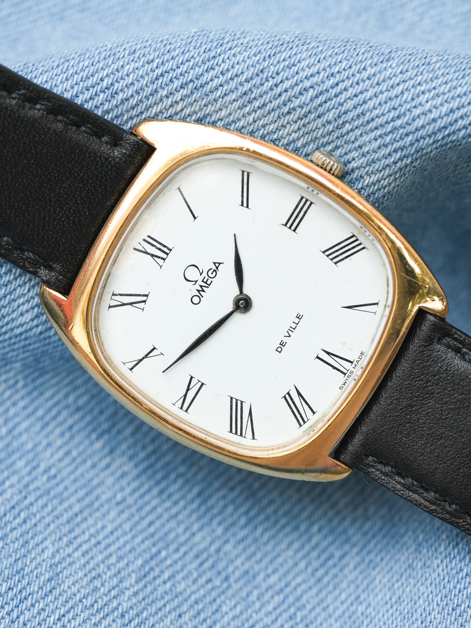 Omega - De Ville Tonneau Plaqué or cadran blanc romain - 1977 - Atelier Victor Paris - Vintage Watch Shop Dubai