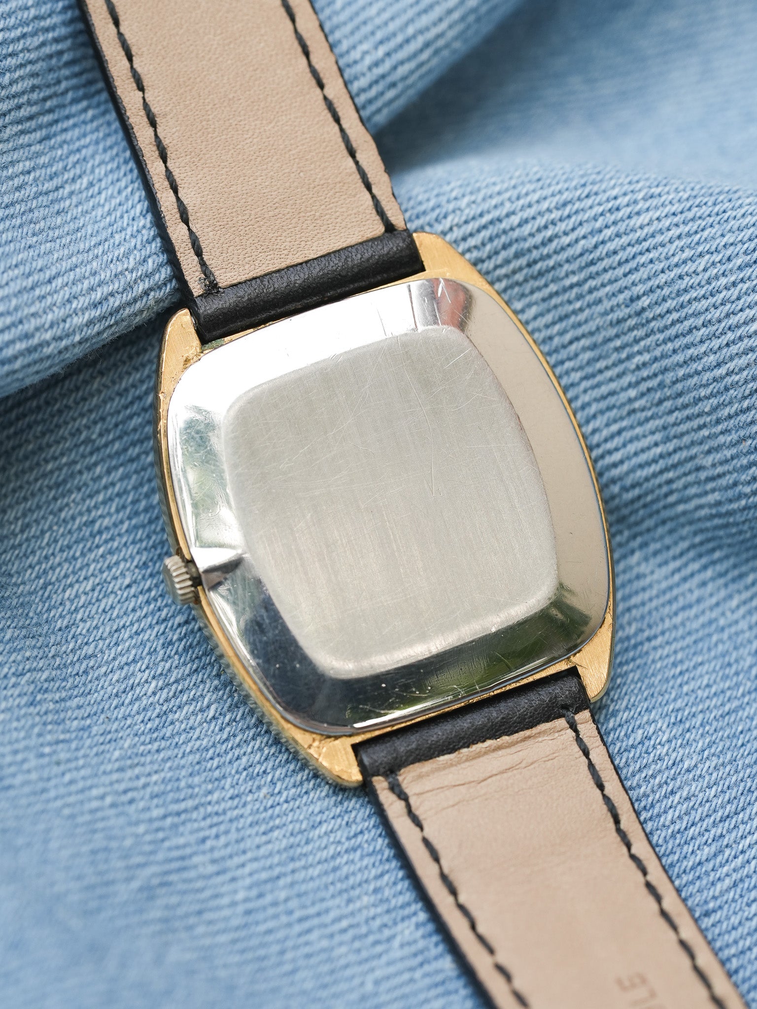 Omega - De Ville Tonneau Plaqué or cadran blanc romain - 1977 - Atelier Victor Paris - Vintage Watch Shop Dubai