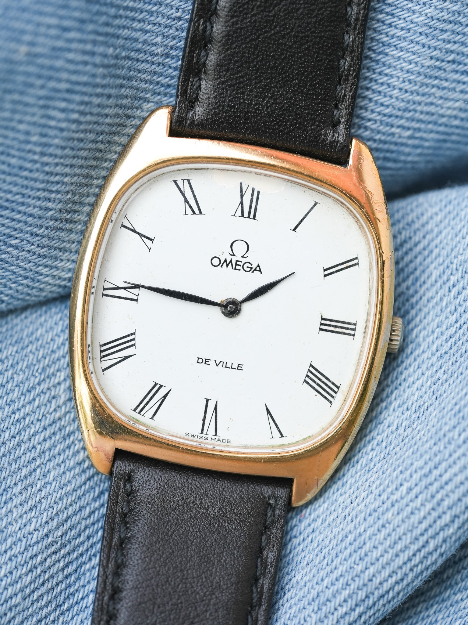 Omega - De Ville Tonneau Plaqué or cadran blanc romain - 1977 - Atelier Victor Paris - Vintage Watch Shop Dubai