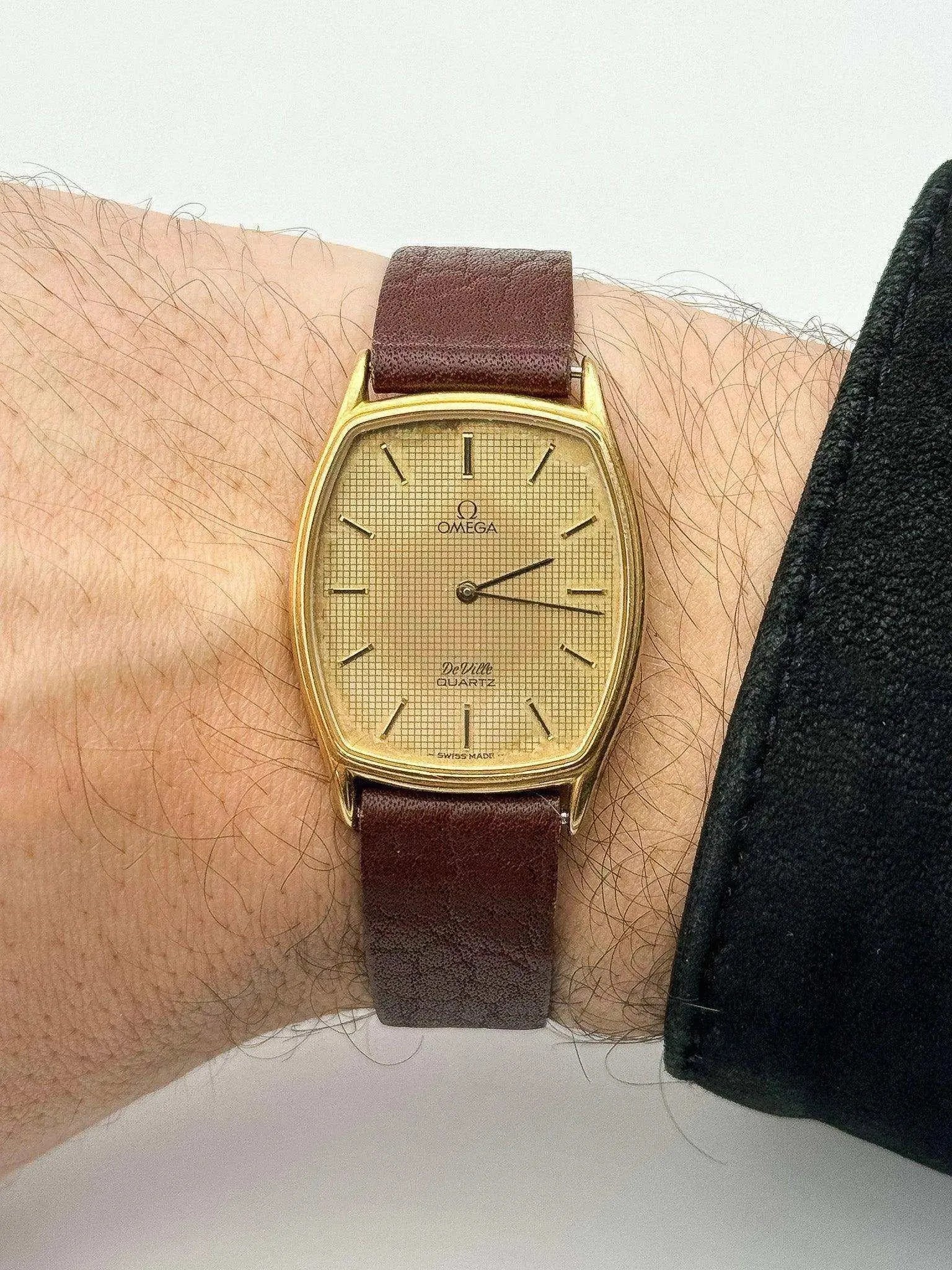 Omega - De Ville Tonneau plaqué or Nid d'Abeille patine - 1970s - Atelier Victor Paris - Vintage Watch Shop Dubai
