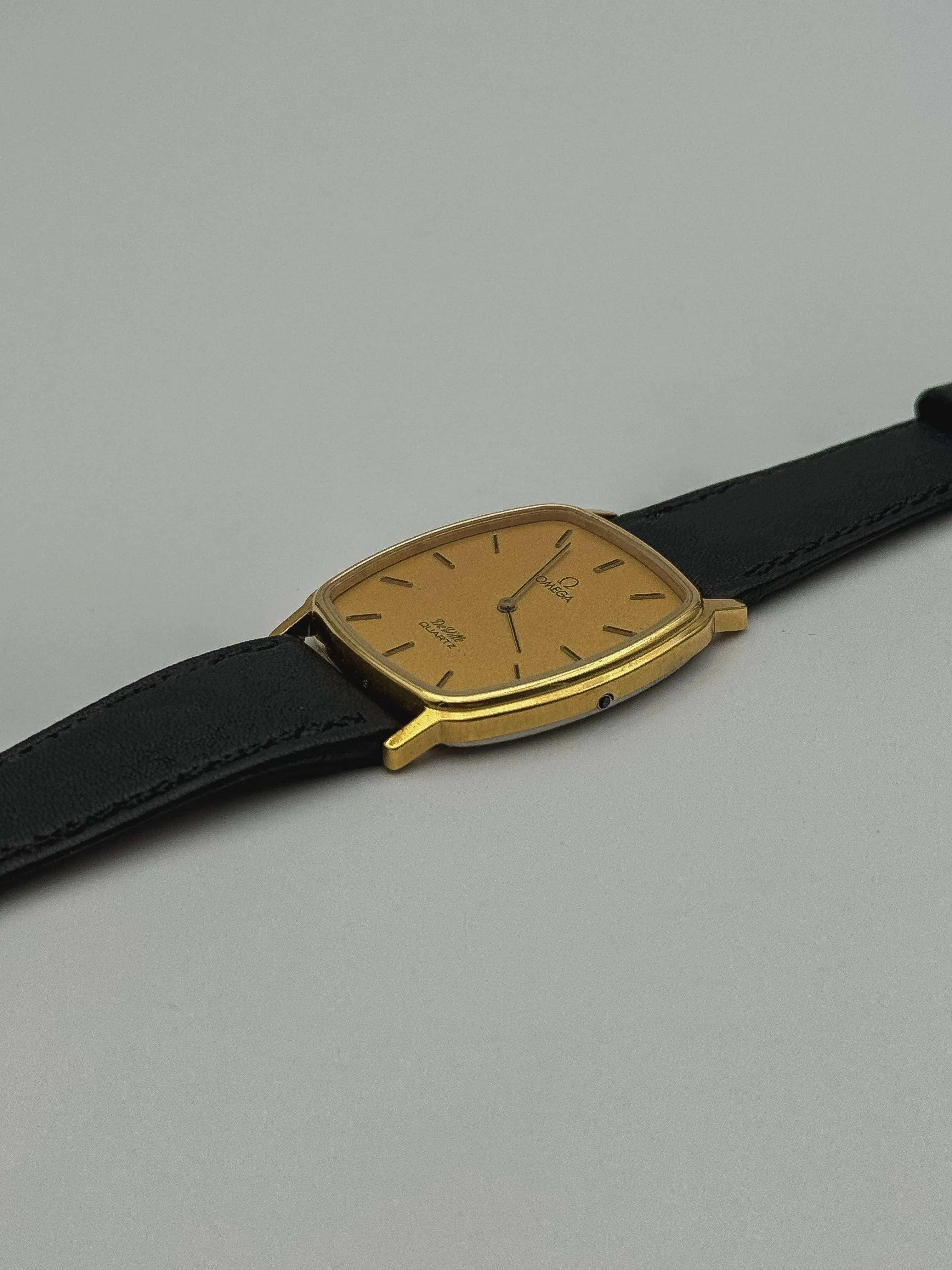Omega - De Ville Tonneau Plaqué or Poussoir Taille Medium - 1979 - Atelier Victor Paris - Vintage Watch Shop Dubai