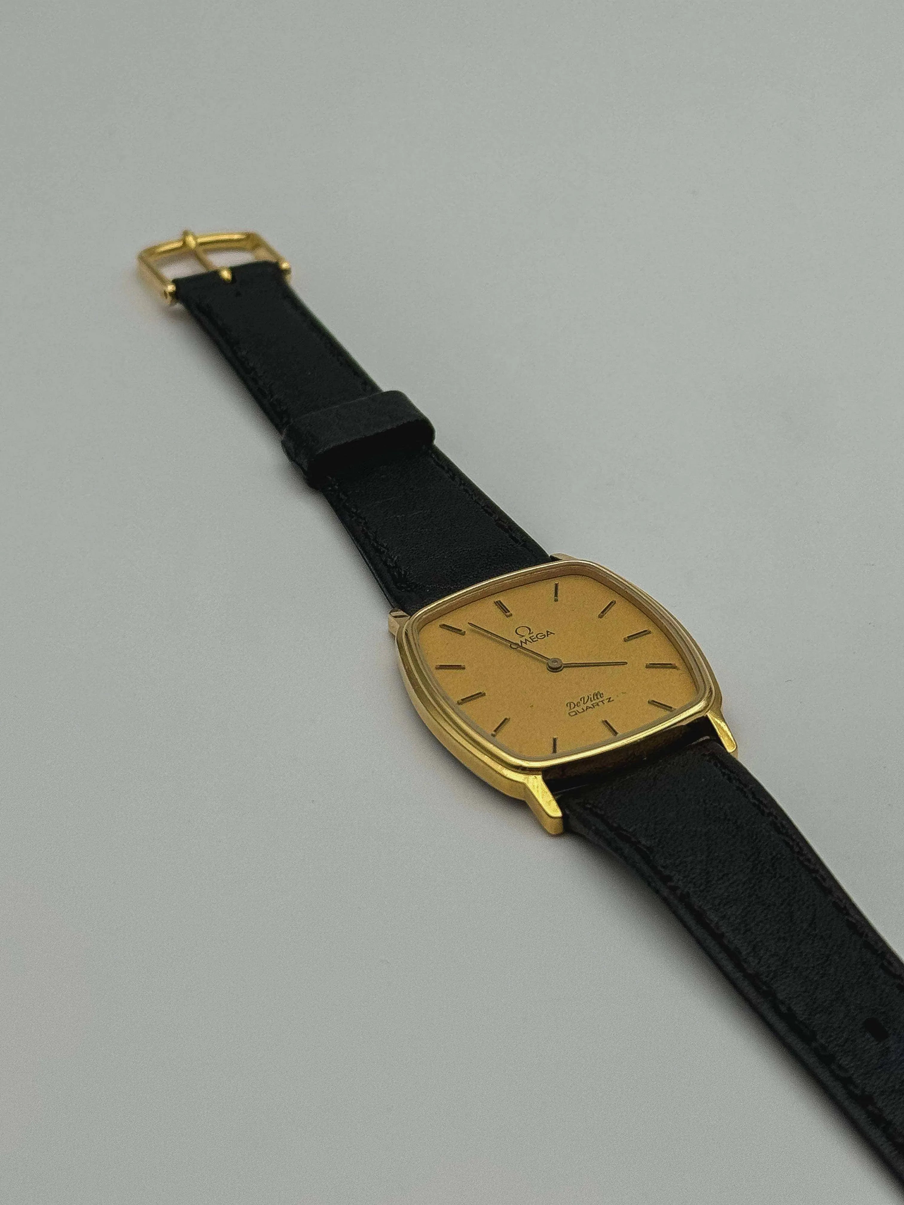 Omega - De Ville Tonneau Plaqué or Poussoir Taille Medium - 1979 - Atelier Victor Paris - Vintage Watch Shop Dubai