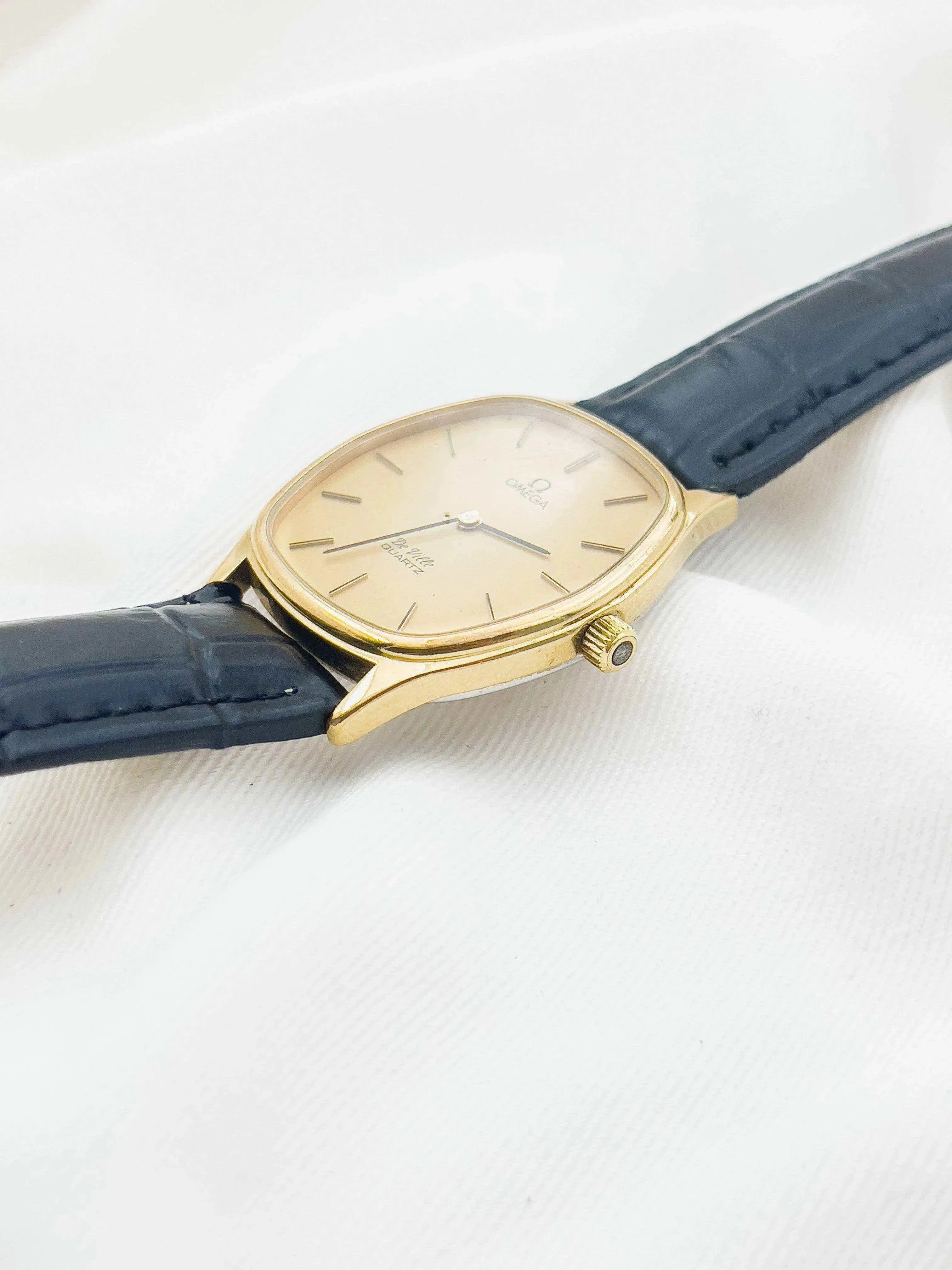 Omega De Ville - Tonneau Plaqué or Quartz Poussoir - 1978 - Atelier Victor Paris - Vintage Watch Shop Dubai
