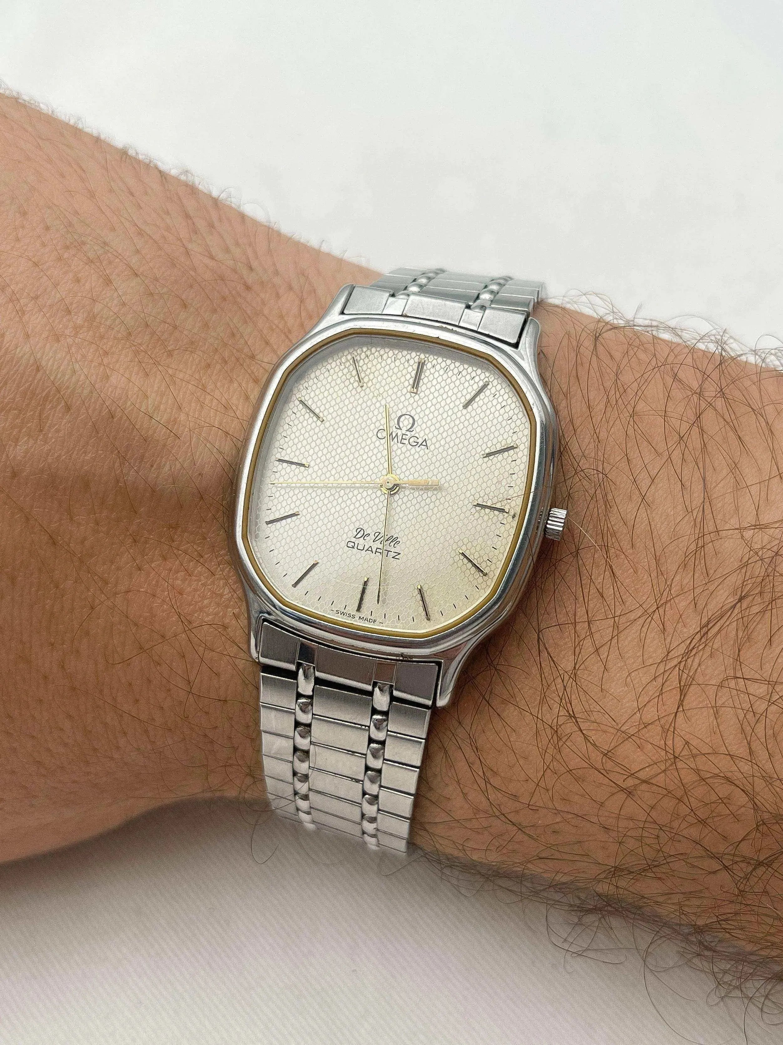 Omega - De Ville Tonneau Tapisserie - 1982 - Atelier Victor Paris - Vintage Watch Shop Dubai