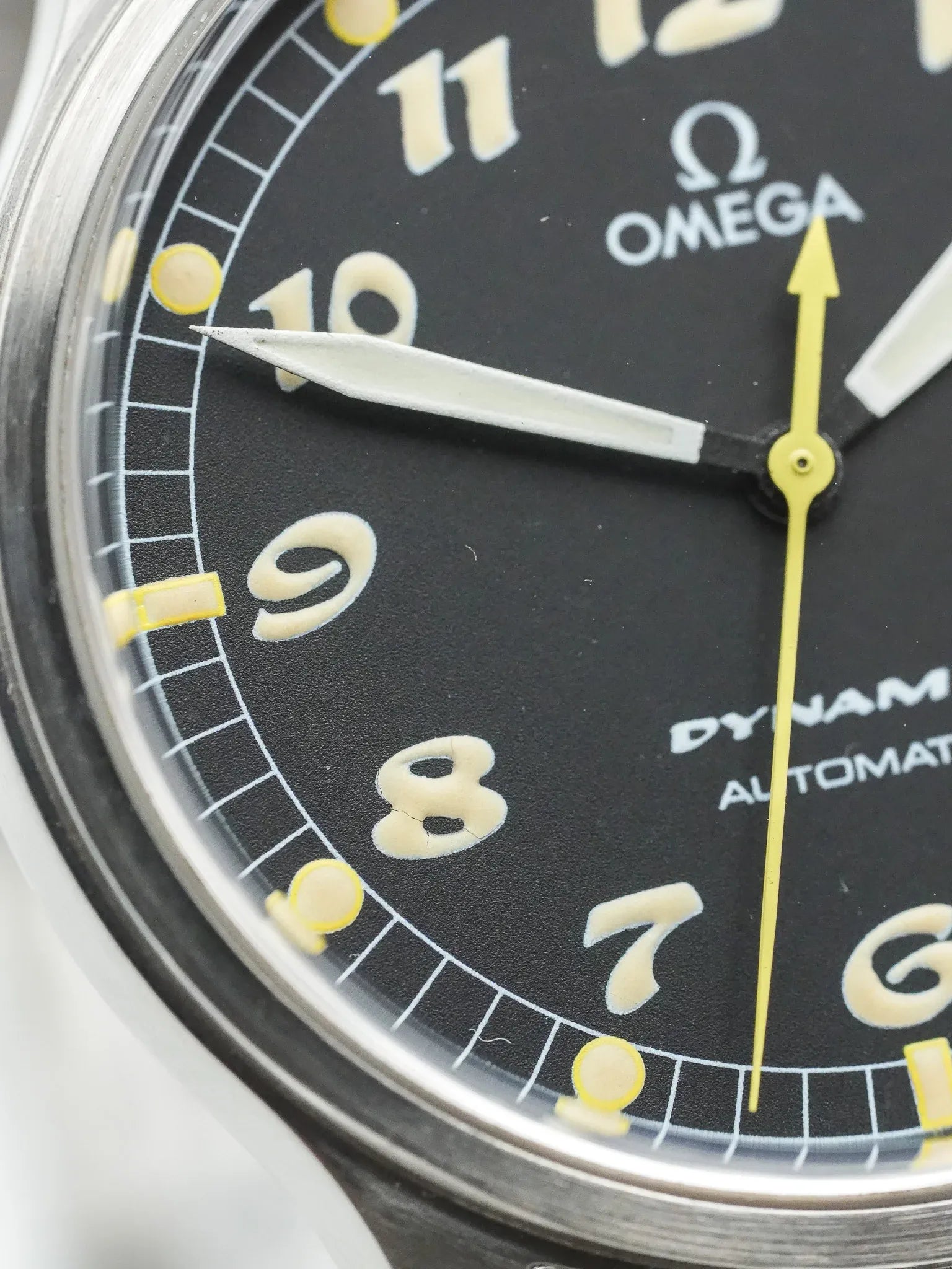 Omega - Dynamic III 166.0310 Fond Noir Index Patinés - 1990s - Atelier Victor - Vintage Shop