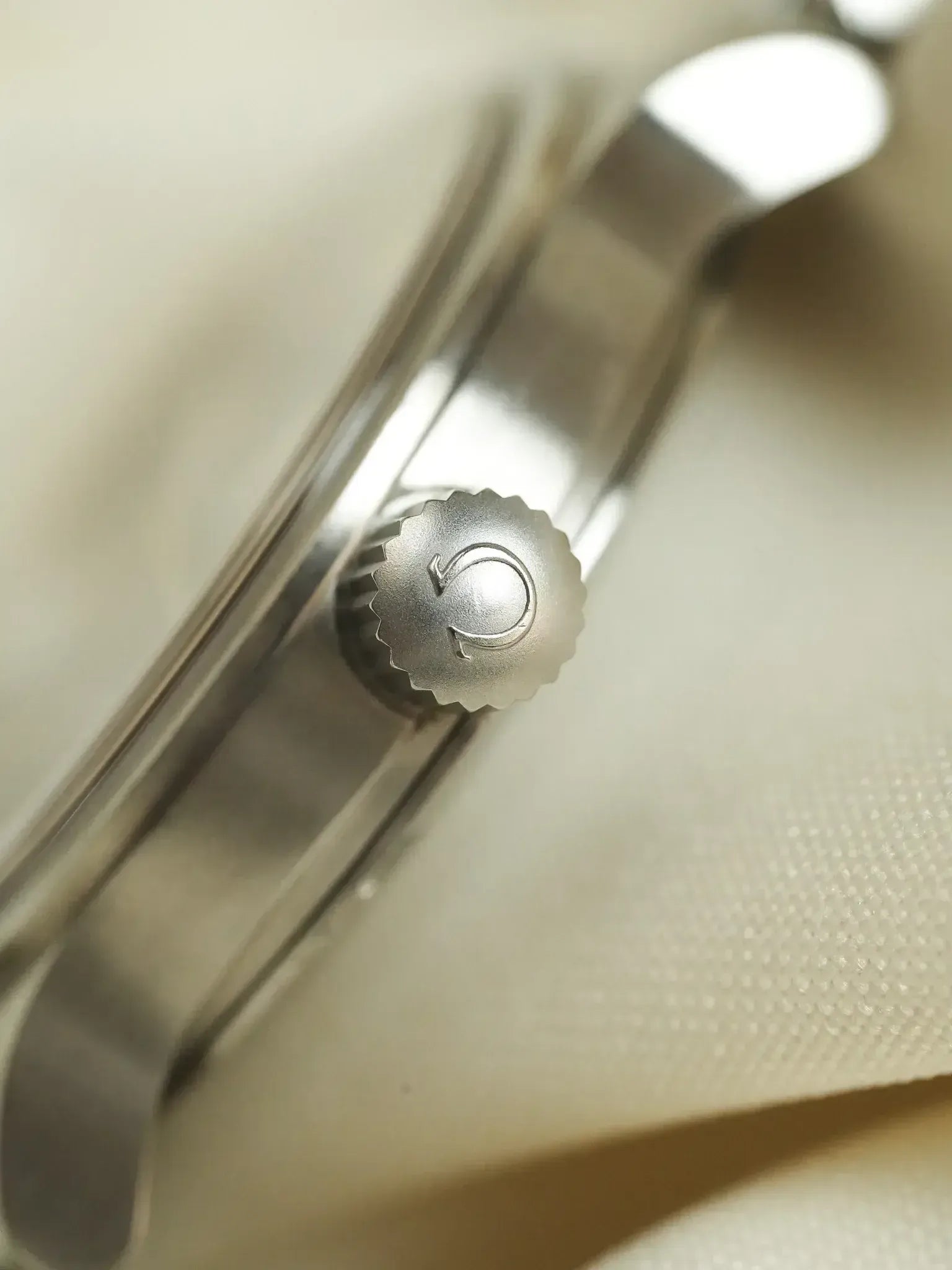 Omega - Dynamic III 166.0310 Fond Noir Index Patinés Orange - 2000s - Atelier Victor