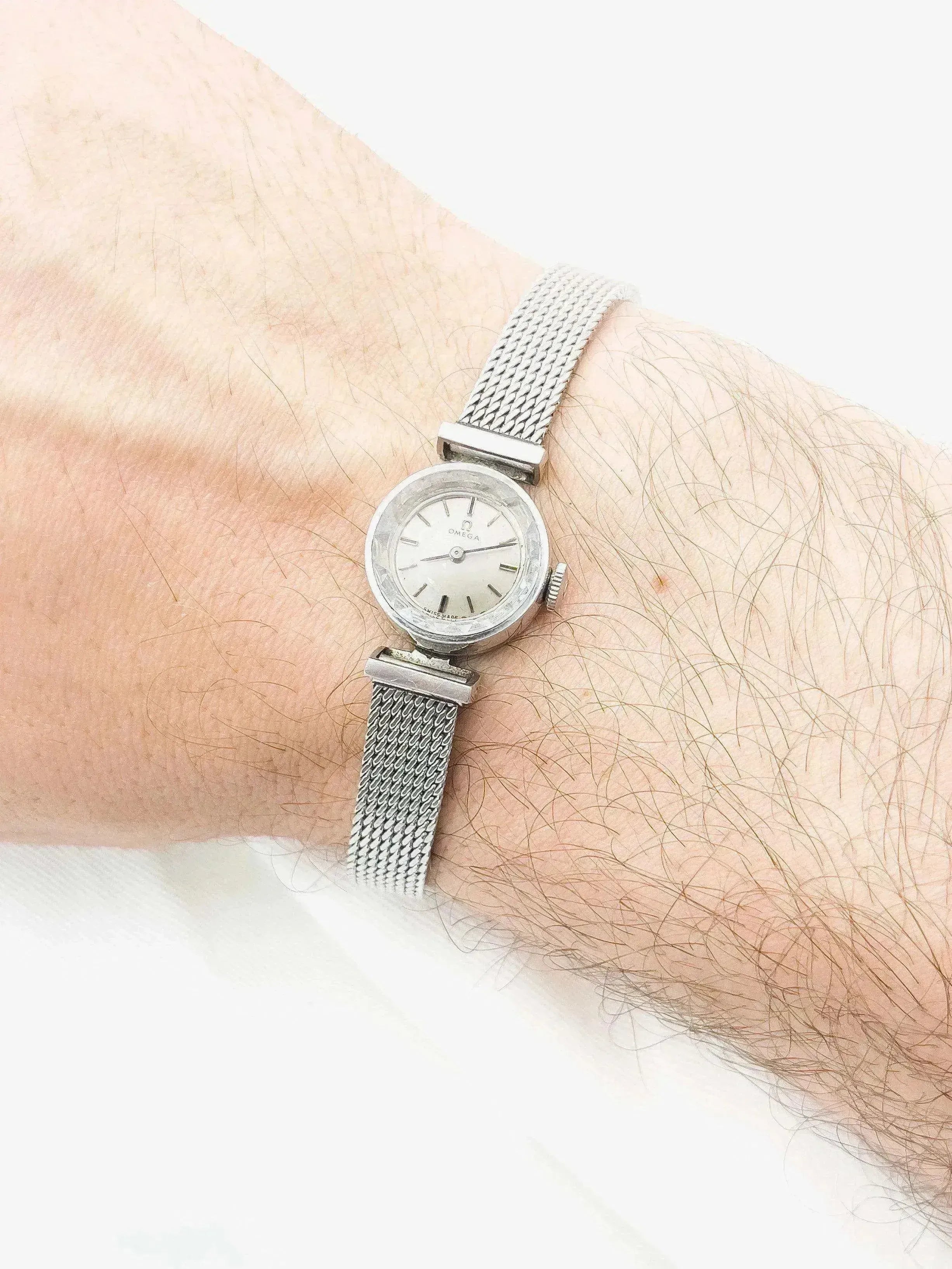 Omega - Femme Verre facette acier - 1961 - Atelier Victor