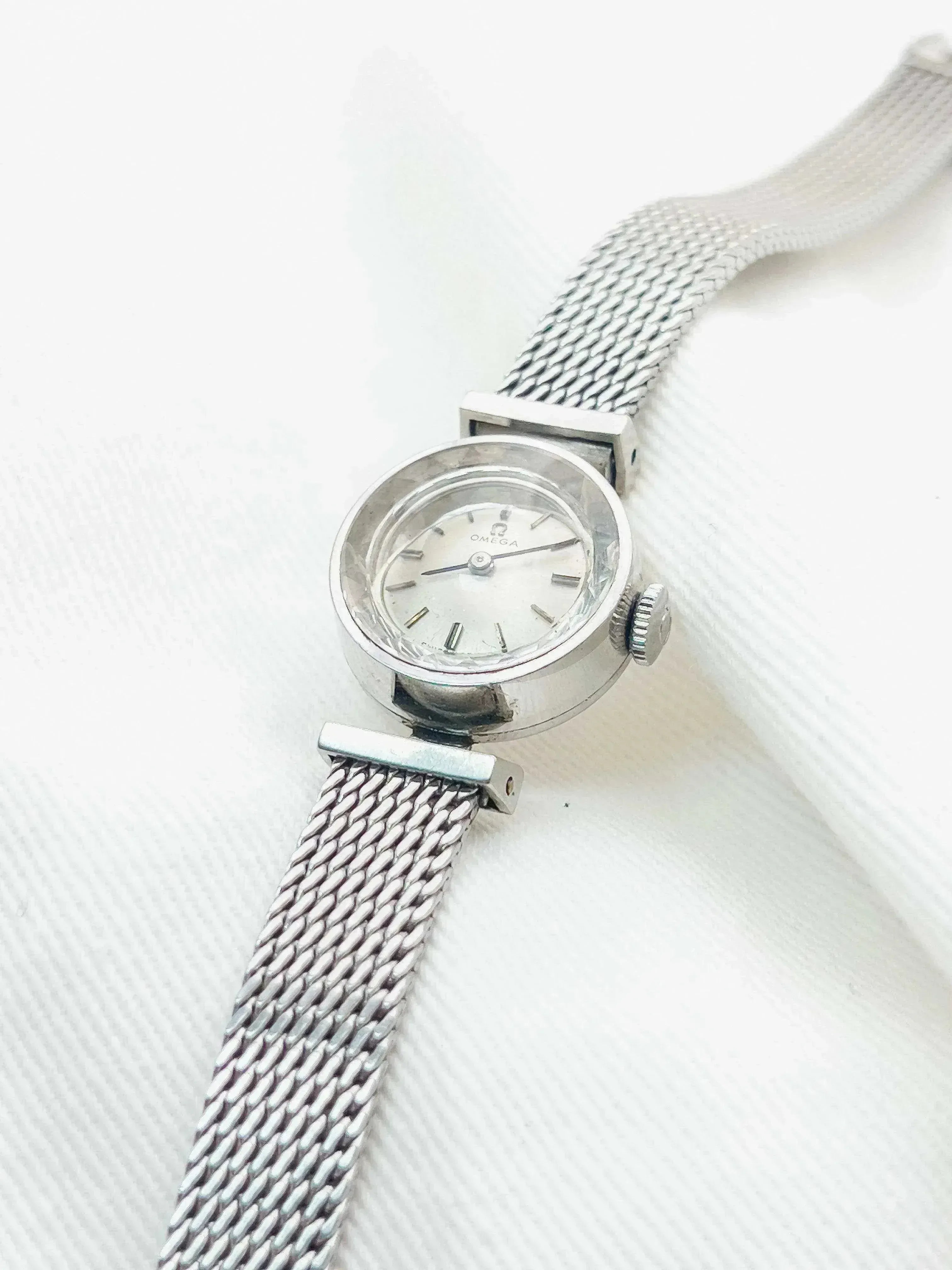 Omega - Femme Verre facette acier - 1961 - Atelier Victor