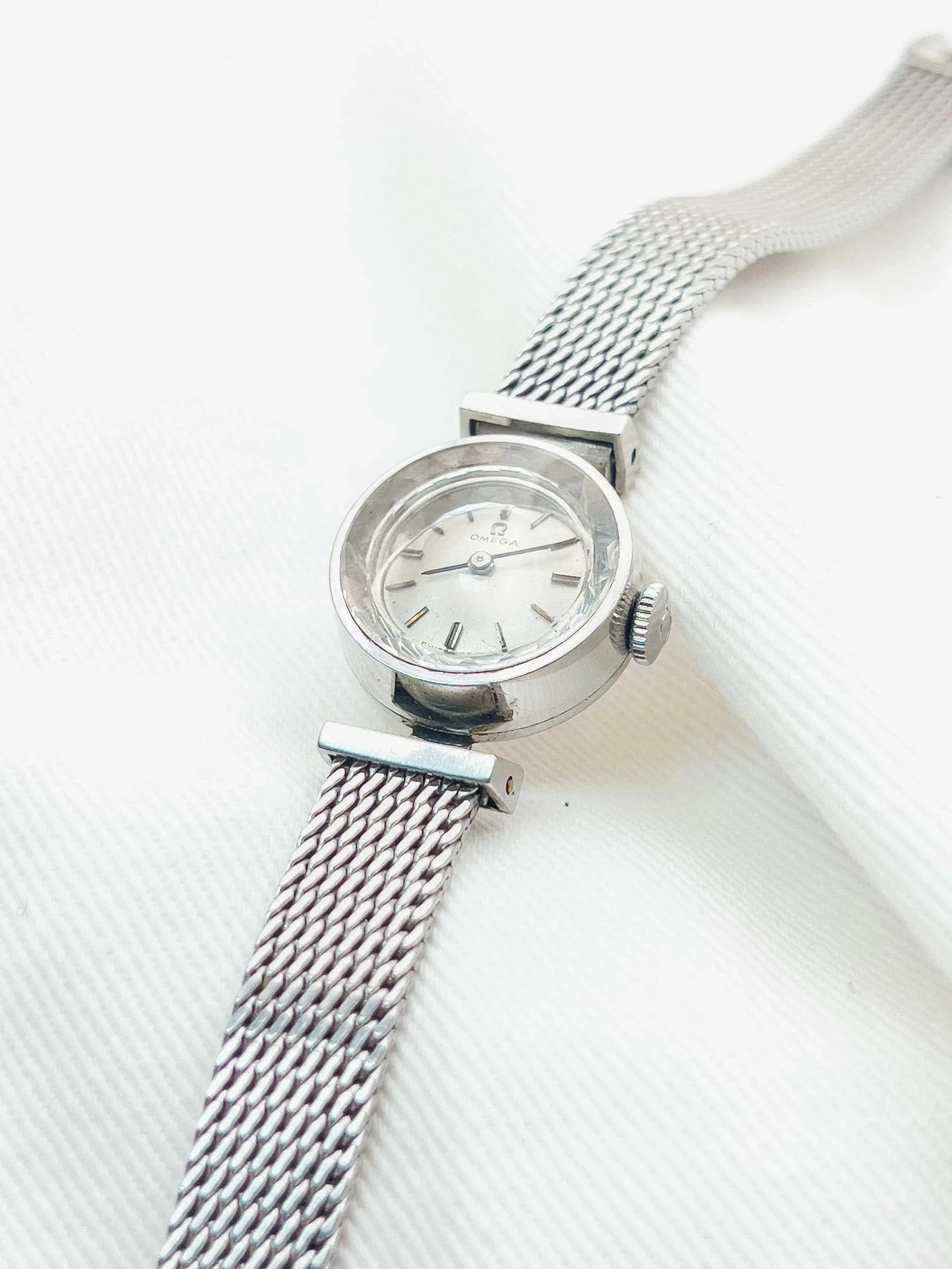 Omega - Femme Verre facette acier - 1961 - Atelier Victor