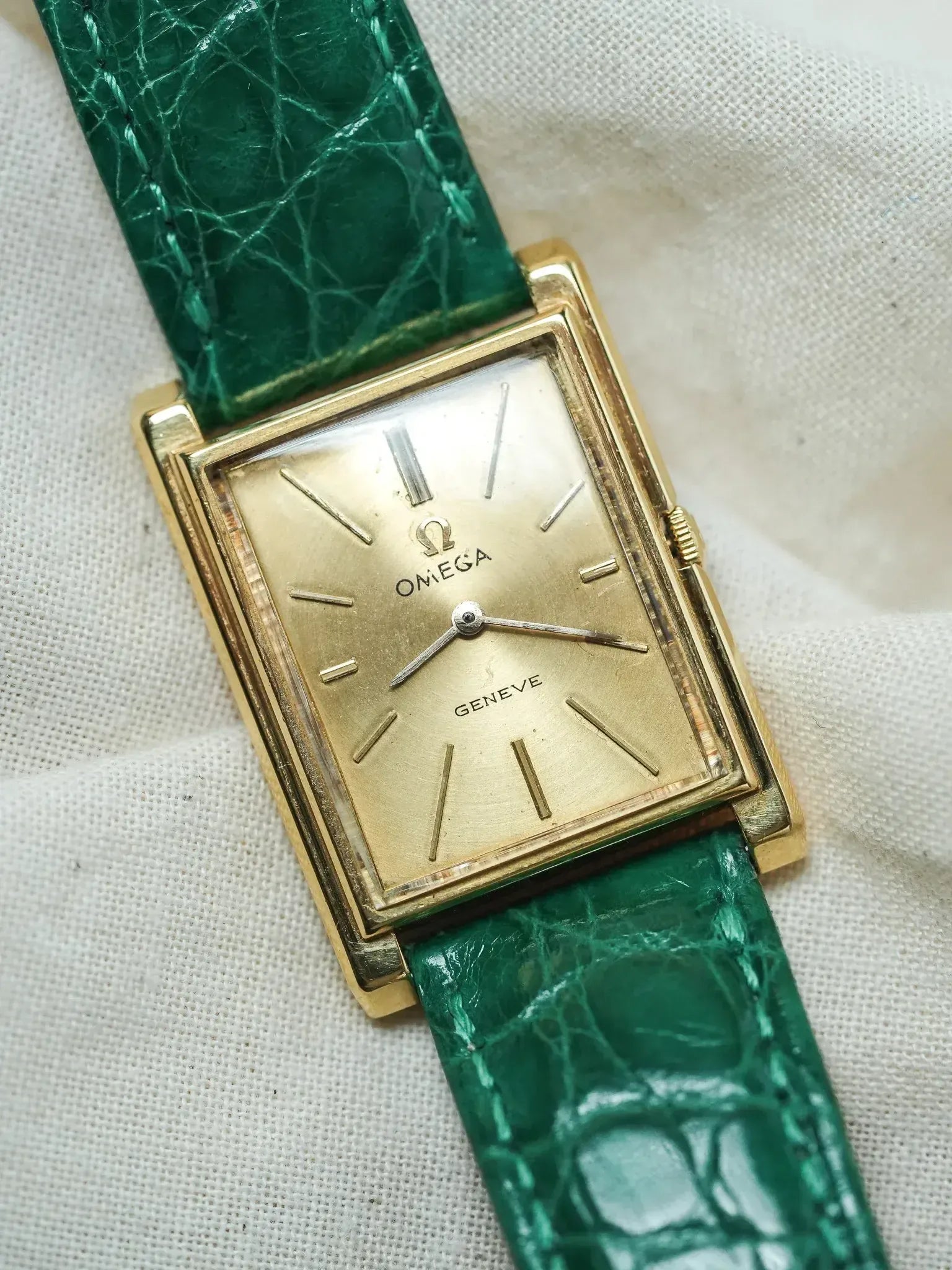 Omega - Genève 111.050 Tank Stepcase Or 18k Cadran Or 18k - 1964 - Atelier Victor