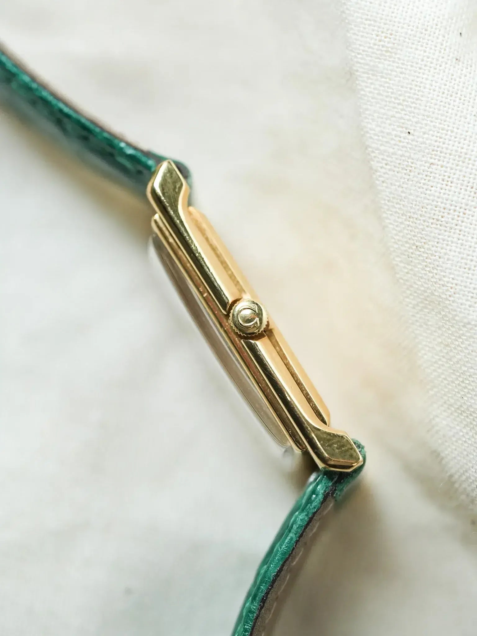 Omega - Genève 111.050 Tank Stepcase Or 18k Cadran Or 18k - 1964 - Atelier Victor