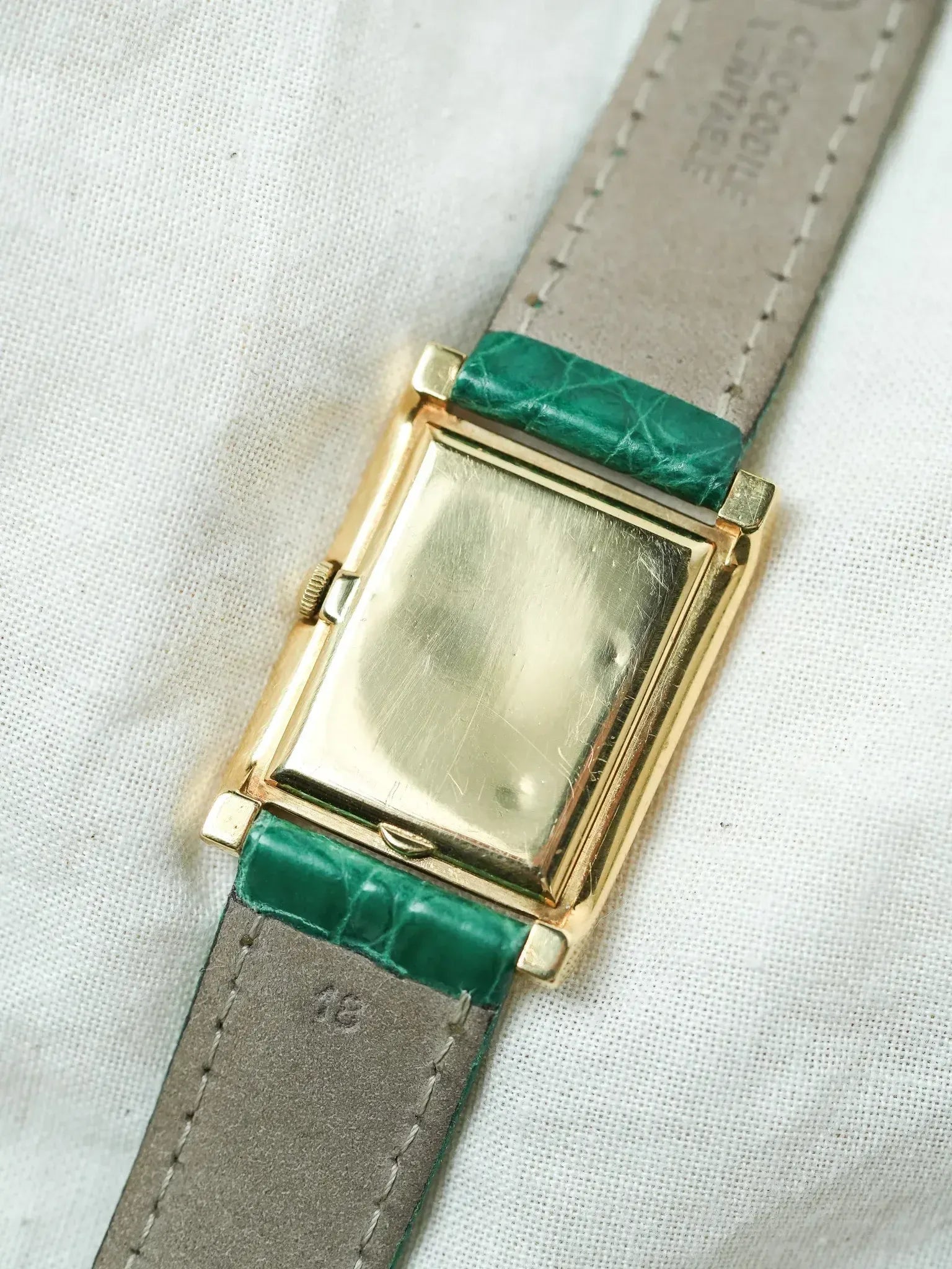 Omega - Genève 111.050 Tank Stepcase Or 18k Cadran Or 18k - 1964 - Atelier Victor