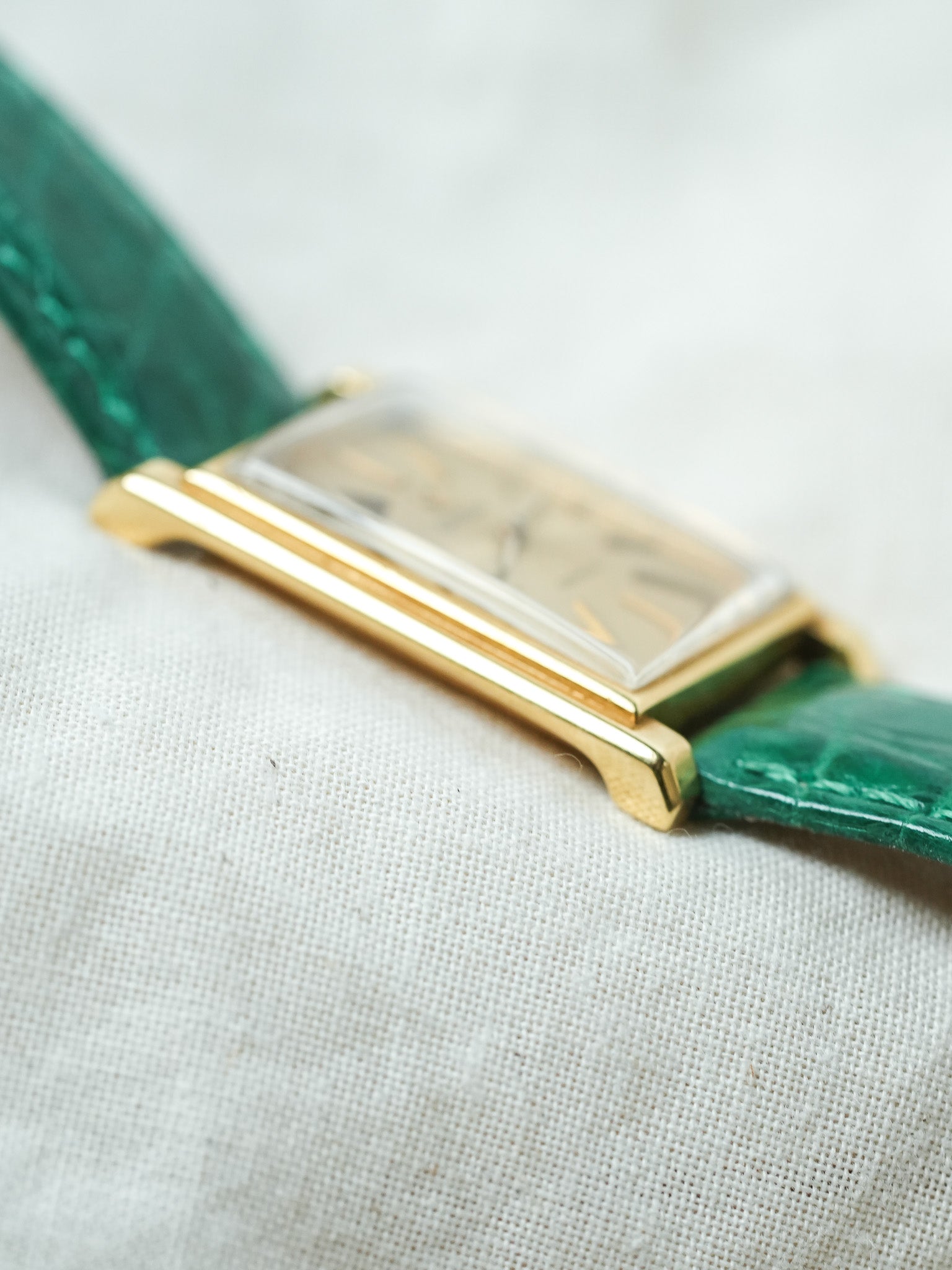 Omega - Genève 111.050 Tank Stepcase Or 18k Cadran Or 18k - 1964 - Atelier Victor - Vintage Shop