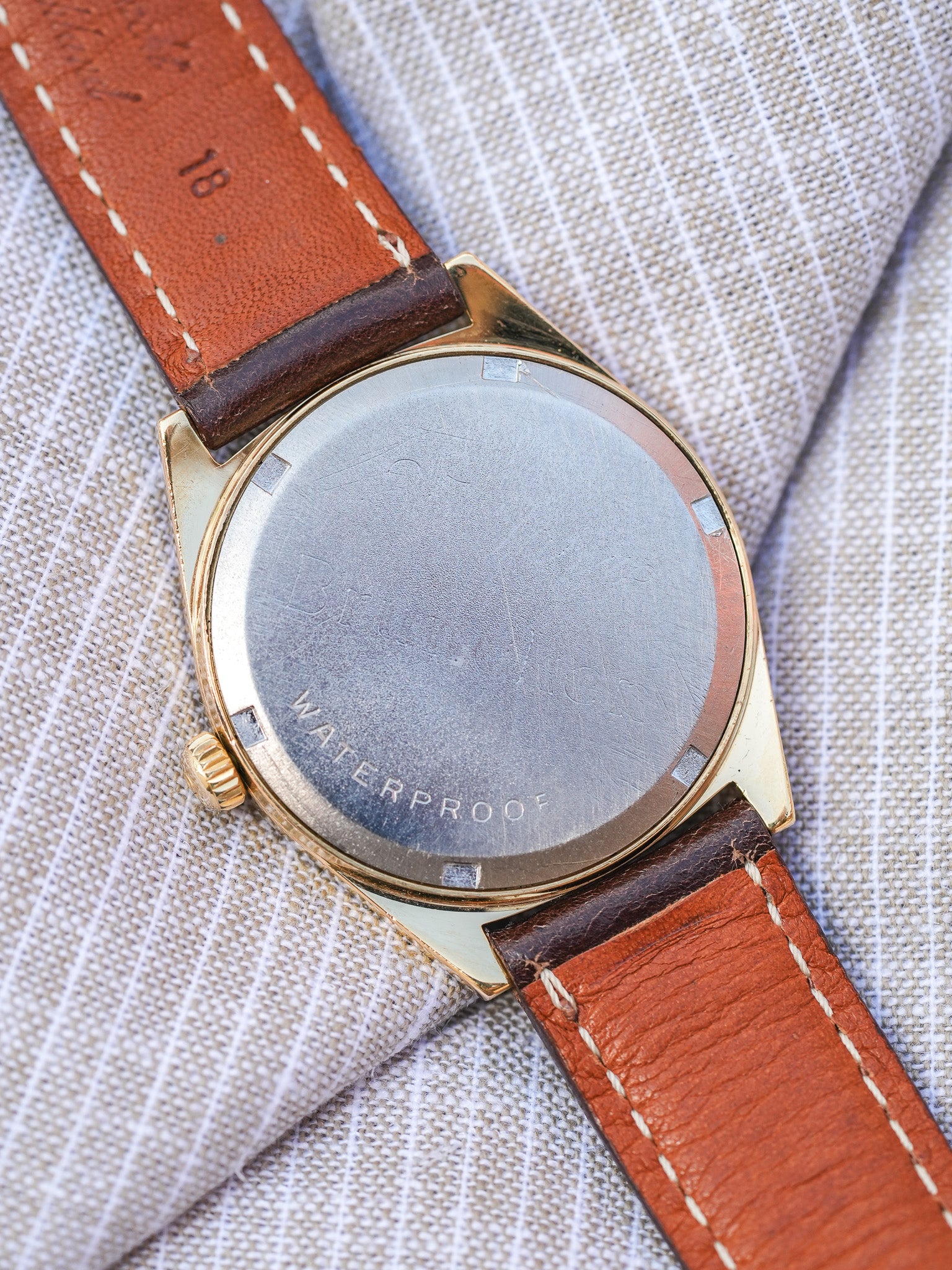 Omega - Genève 135.041 Tonneau Plaqué Or Champagne - 1969 - Atelier Victor - Vintage Shop