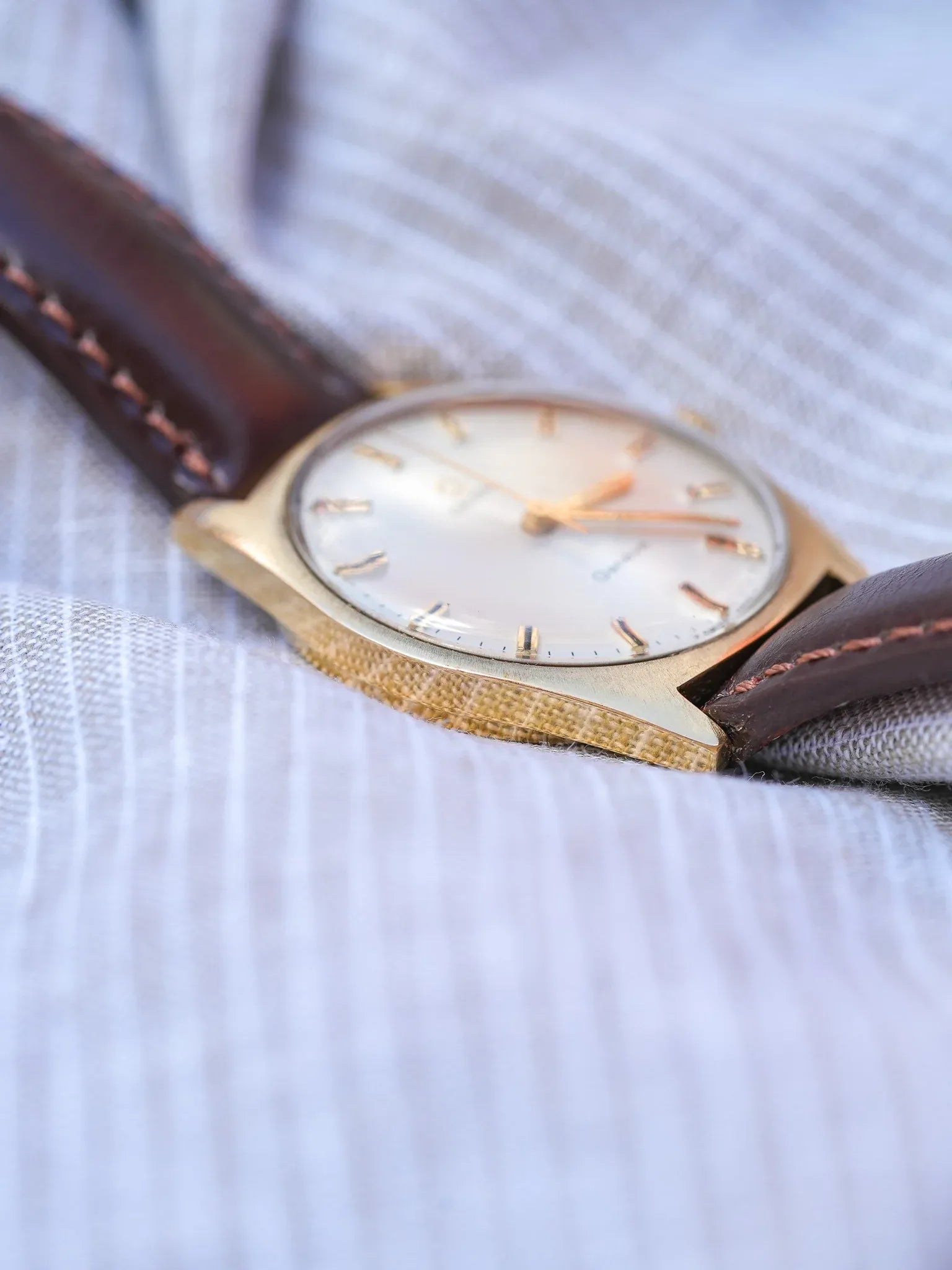 Omega - Genève 135.041 Tonneau Plaqué Or Champagne - 1969 - Atelier Victor - Vintage Shop