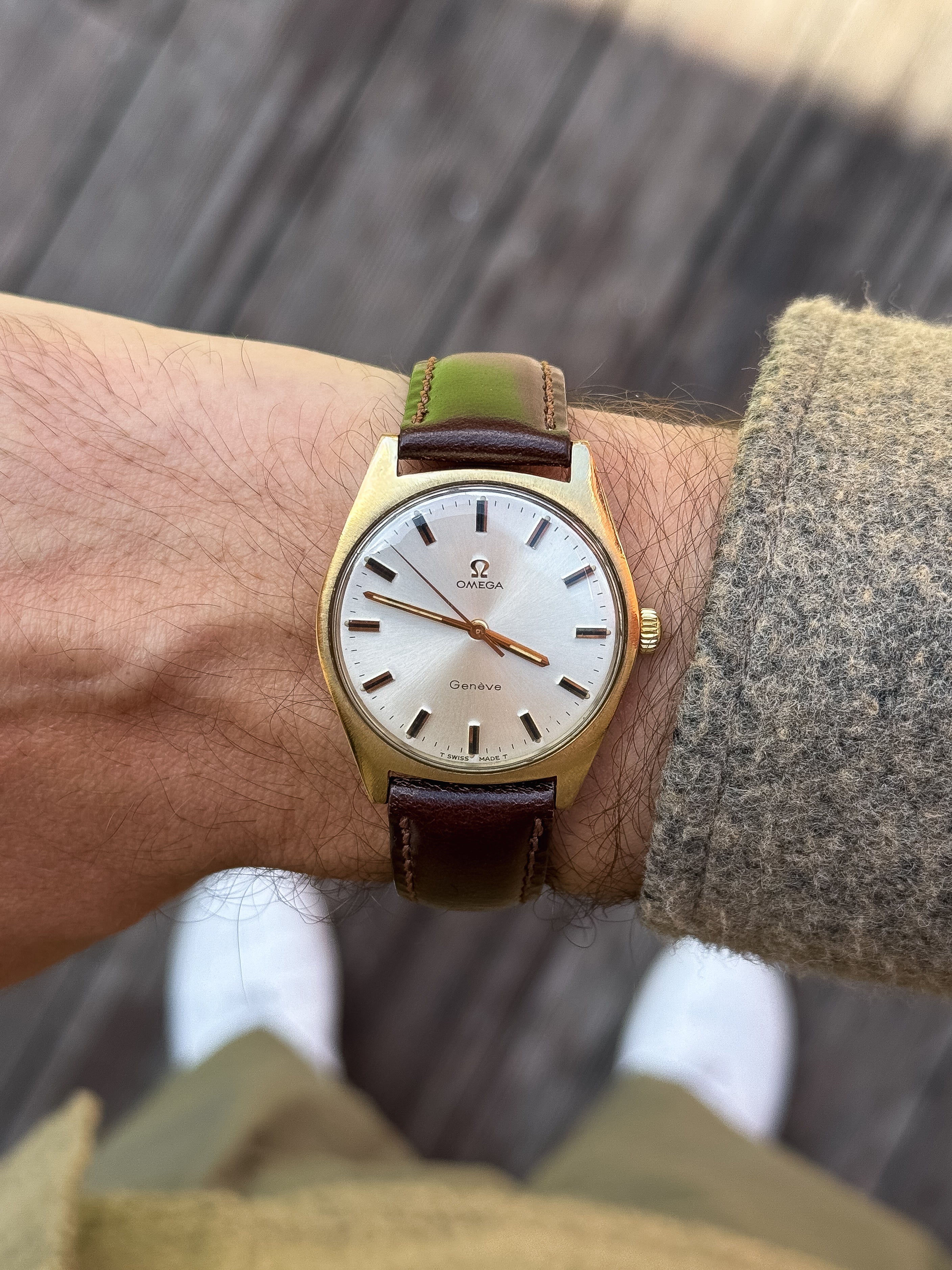 Omega - Genève 135.041 Tonneau Plaqué Or Champagne - 1969 - Atelier Victor - Vintage Shop