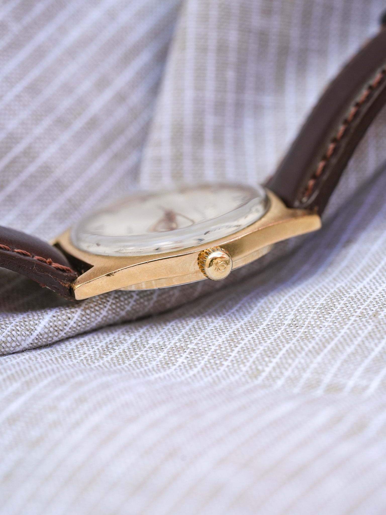 Omega - Genève 135.041 Tonneau Plaqué Or Champagne - 1969 - Atelier Victor - Vintage Shop