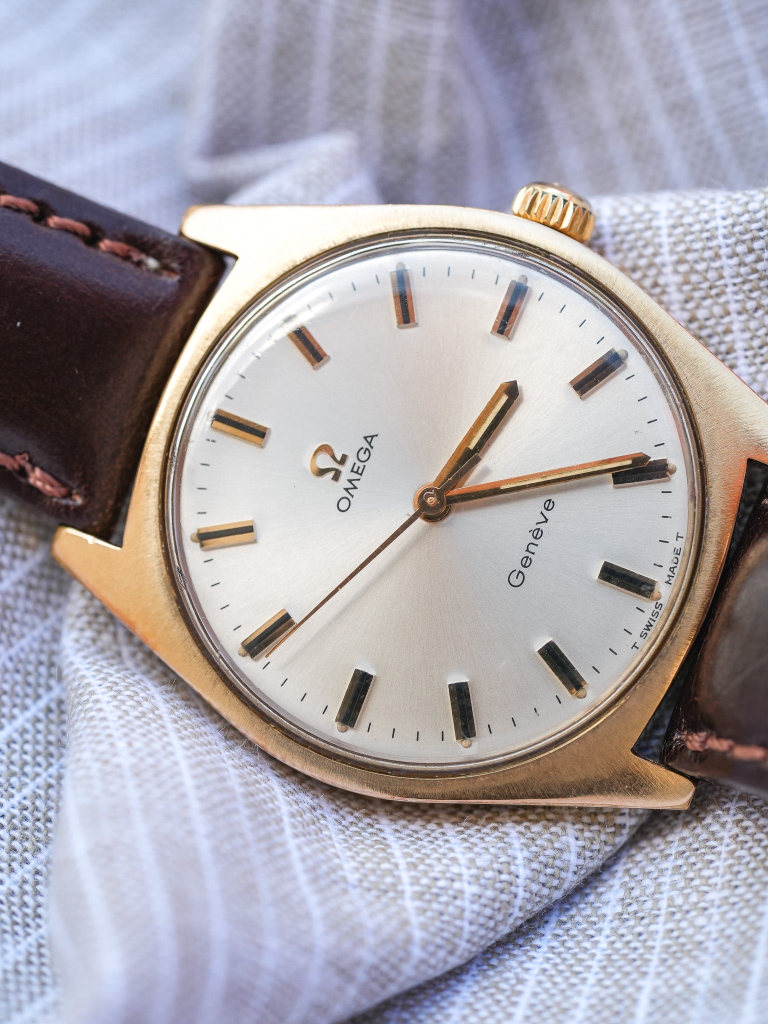 Omega - Genève 135.041 Tonneau Plaqué Or Champagne - 1969 - Atelier Victor - Vintage Shop