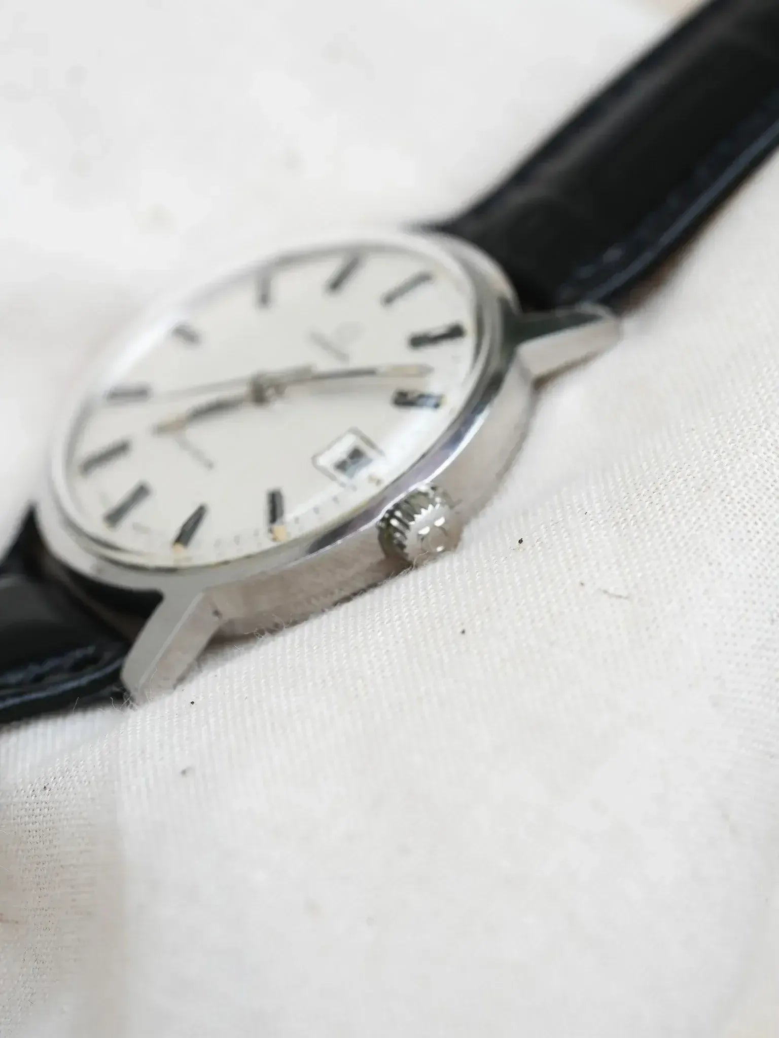 Omega - Genève 136.070 Date Index Onyx Argent - 1970 - Atelier Victor