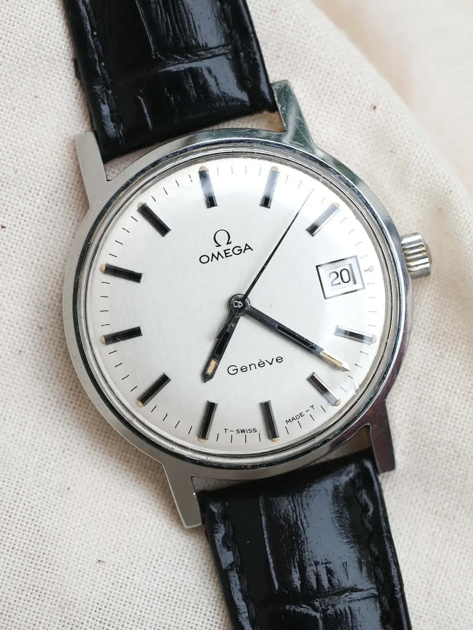 Omega - Genève 136.070 Date Index Onyx Argent - 1970 - Atelier Victor