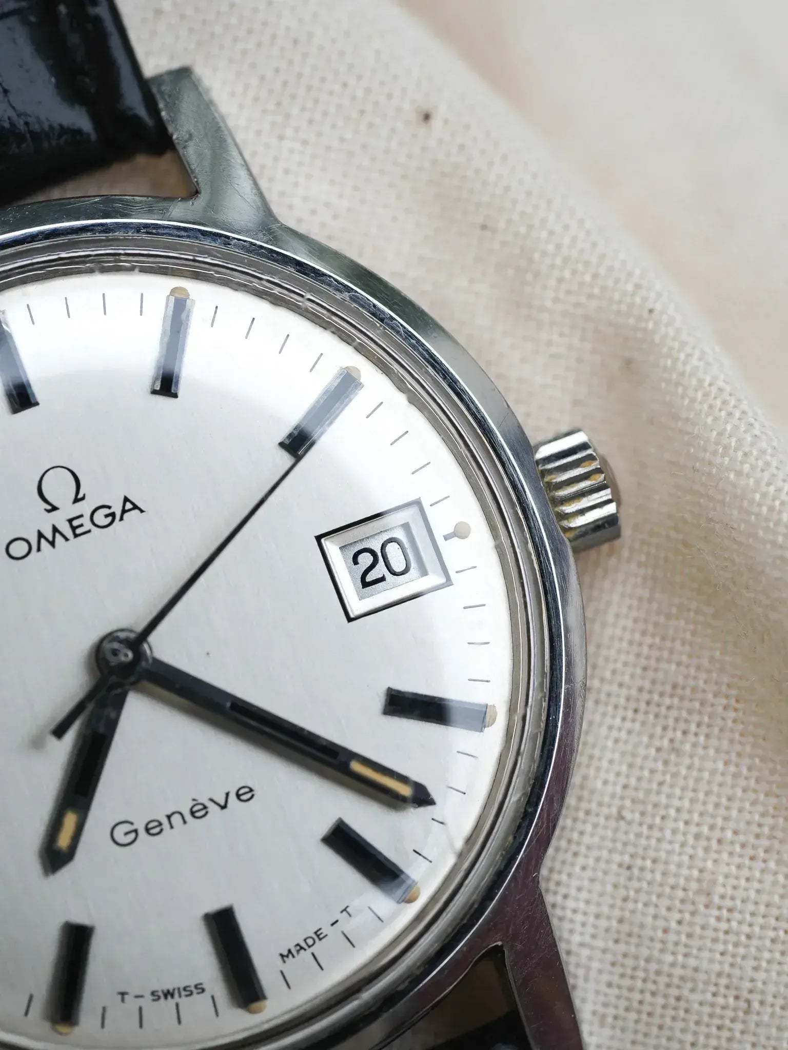 Omega - Genève 136.070 Date Index Onyx Argent - 1970 - Atelier Victor