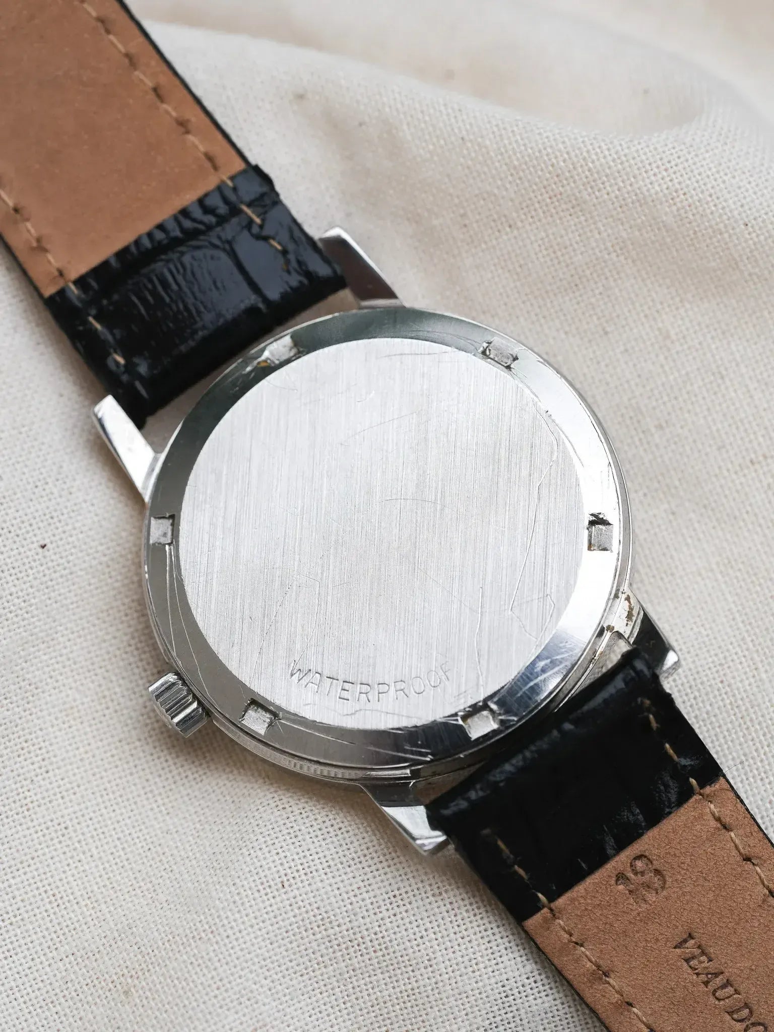 Omega - Genève 136.070 Date Index Onyx Argent - 1970 - Atelier Victor