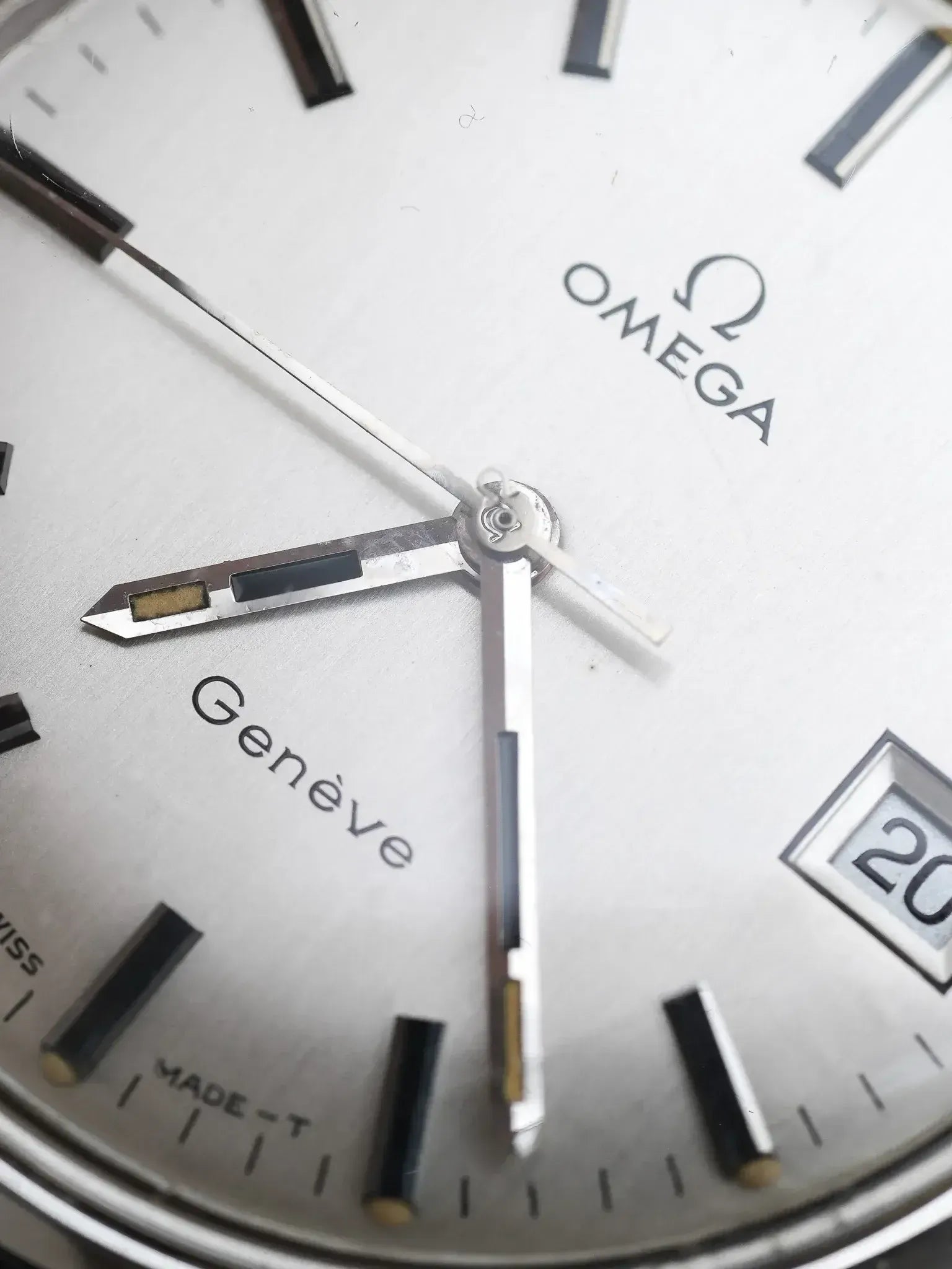 Omega - Genève 136.070 Date Index Onyx Argent - 1970 - Atelier Victor