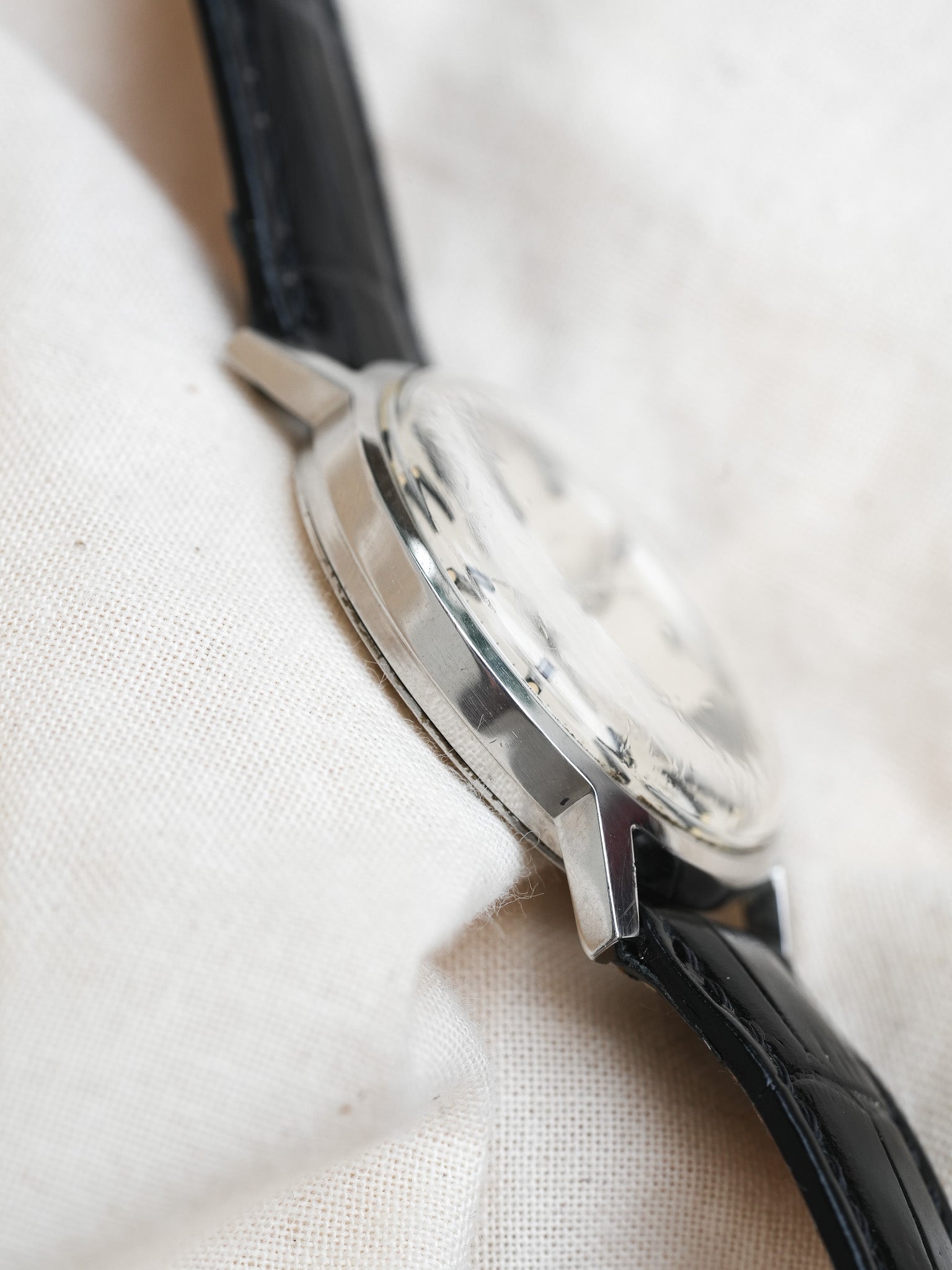 Omega - Genève 136.070 Date Index Onyx Argent - 1970 - Atelier Victor - Vintage Shop