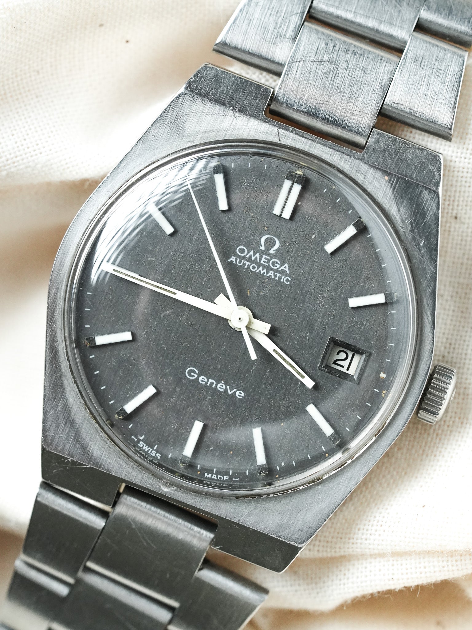 Omega - Genève 166.0099 Acier Anthracite Patine - 1973 - Atelier Victor - Vintage Shop