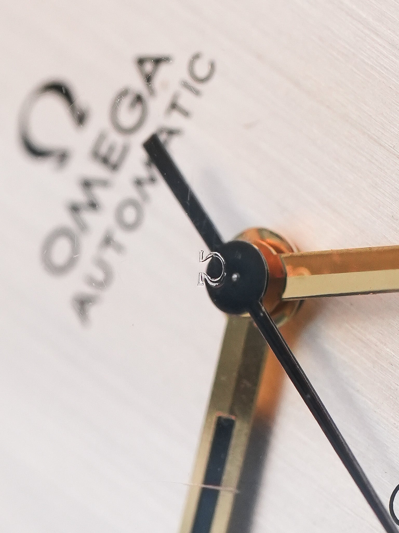 Omega - Genève 166.0163 Plaqué Or Cadran Champagne - 1973 - Atelier Victor - Vintage Shop