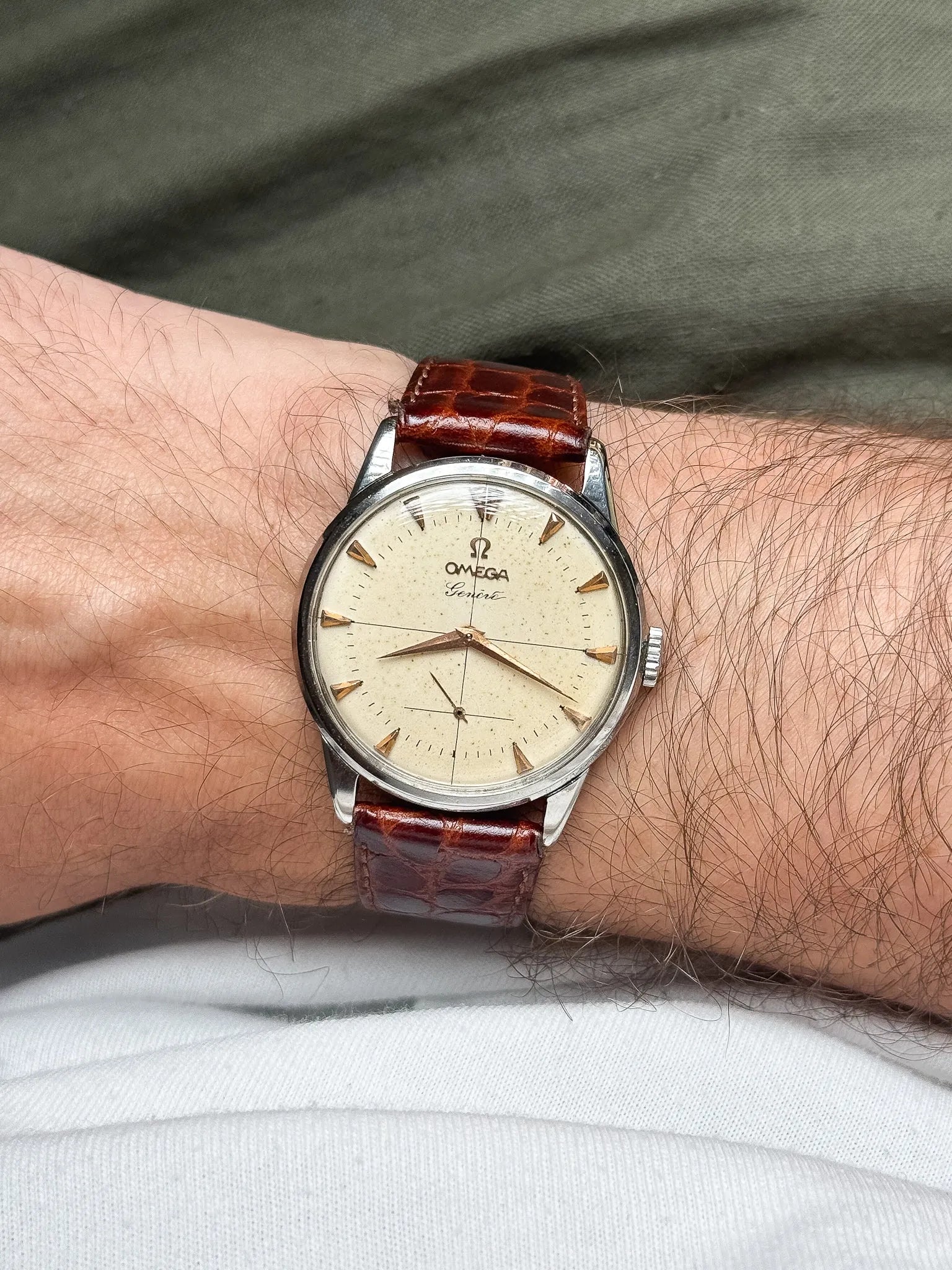 Omega - Genève 2748-3 Acier Patine Ivoire - 1954 - Atelier Victor - Vintage Shop