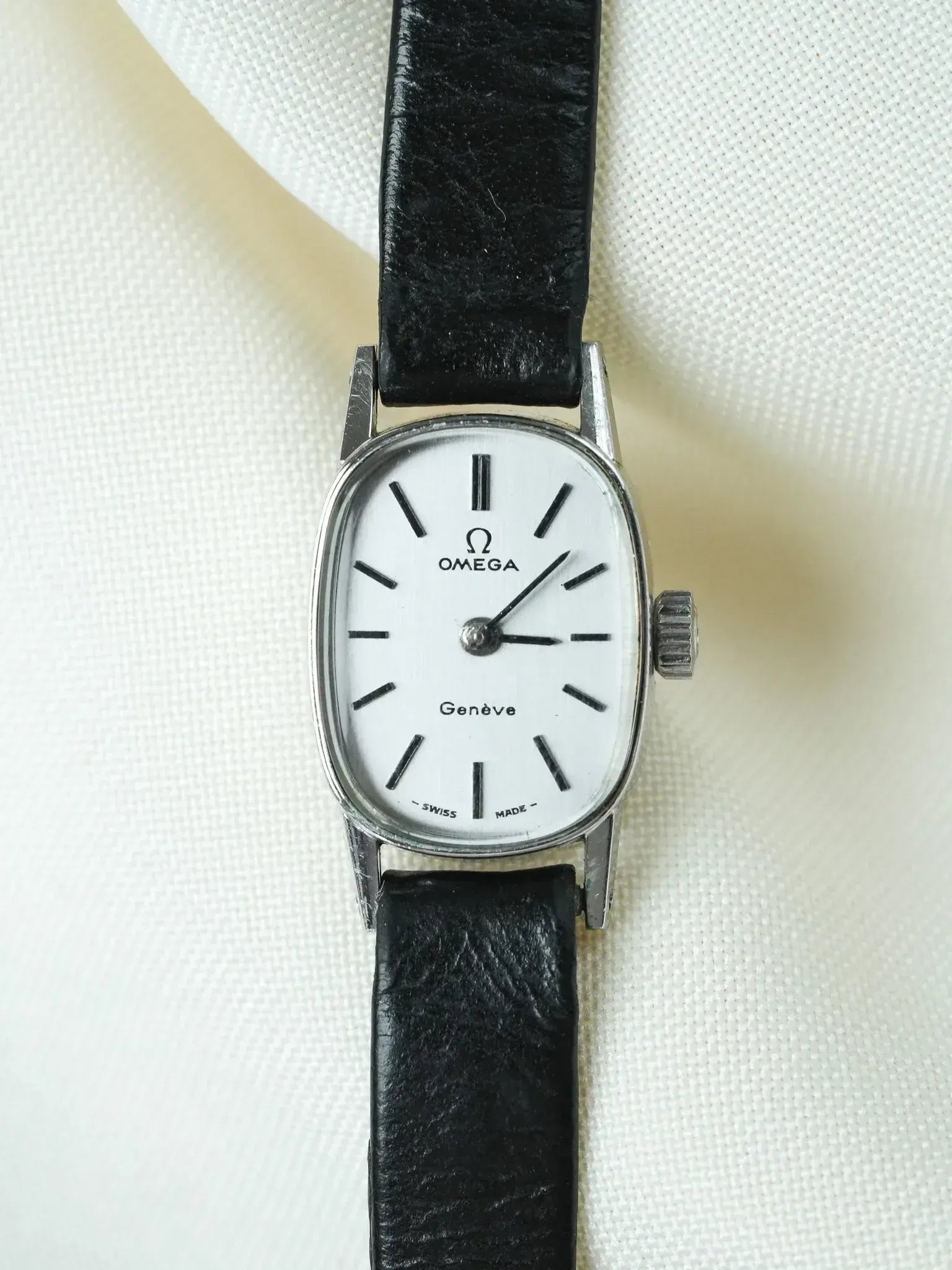 Omega - Genève. 511.454 Mini Ovale Cadran acier bracelet d'origine - 1973