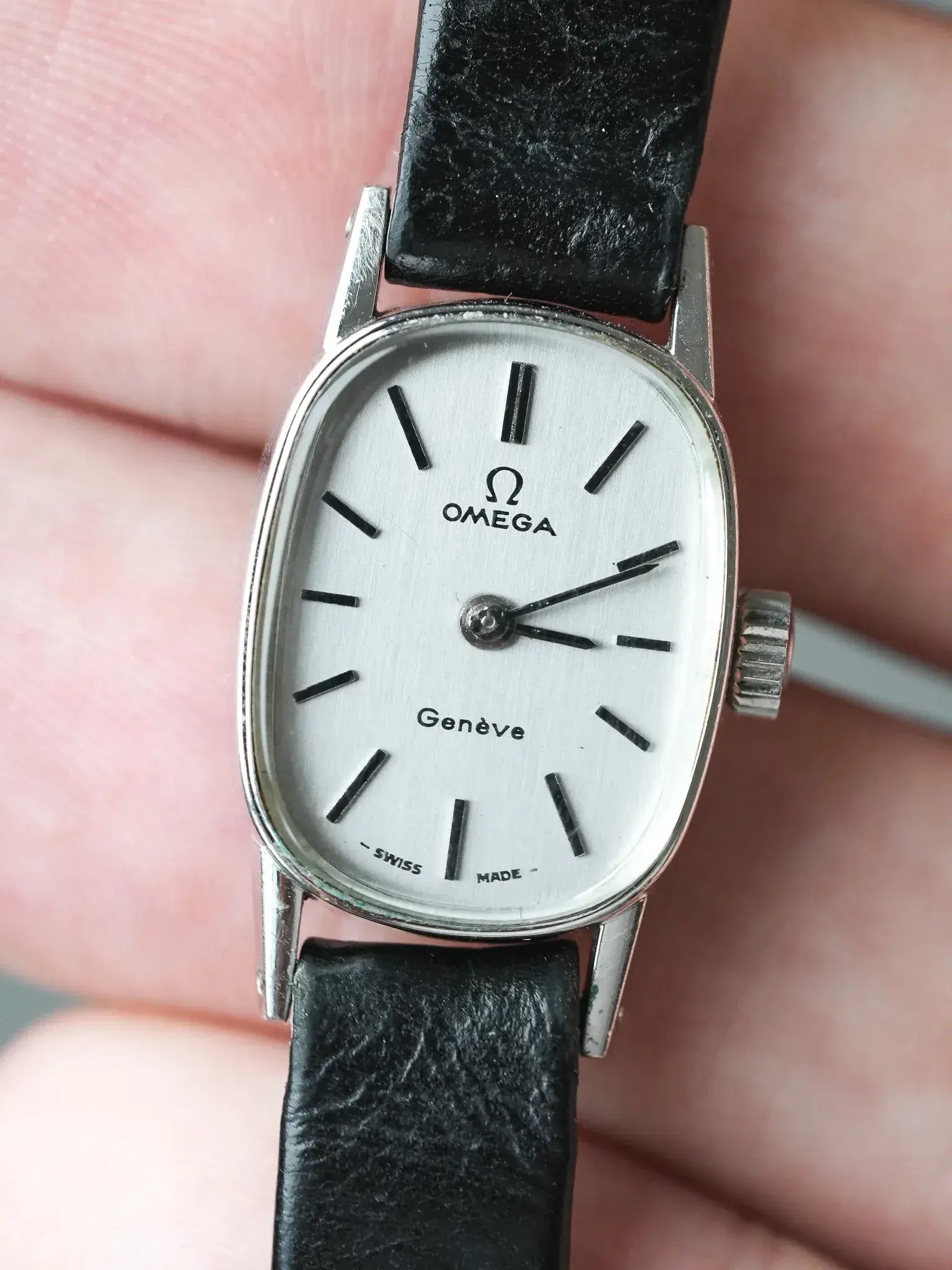 Omega - Genève. 511.454 Mini Ovale Cadran acier bracelet d'origine - 1973