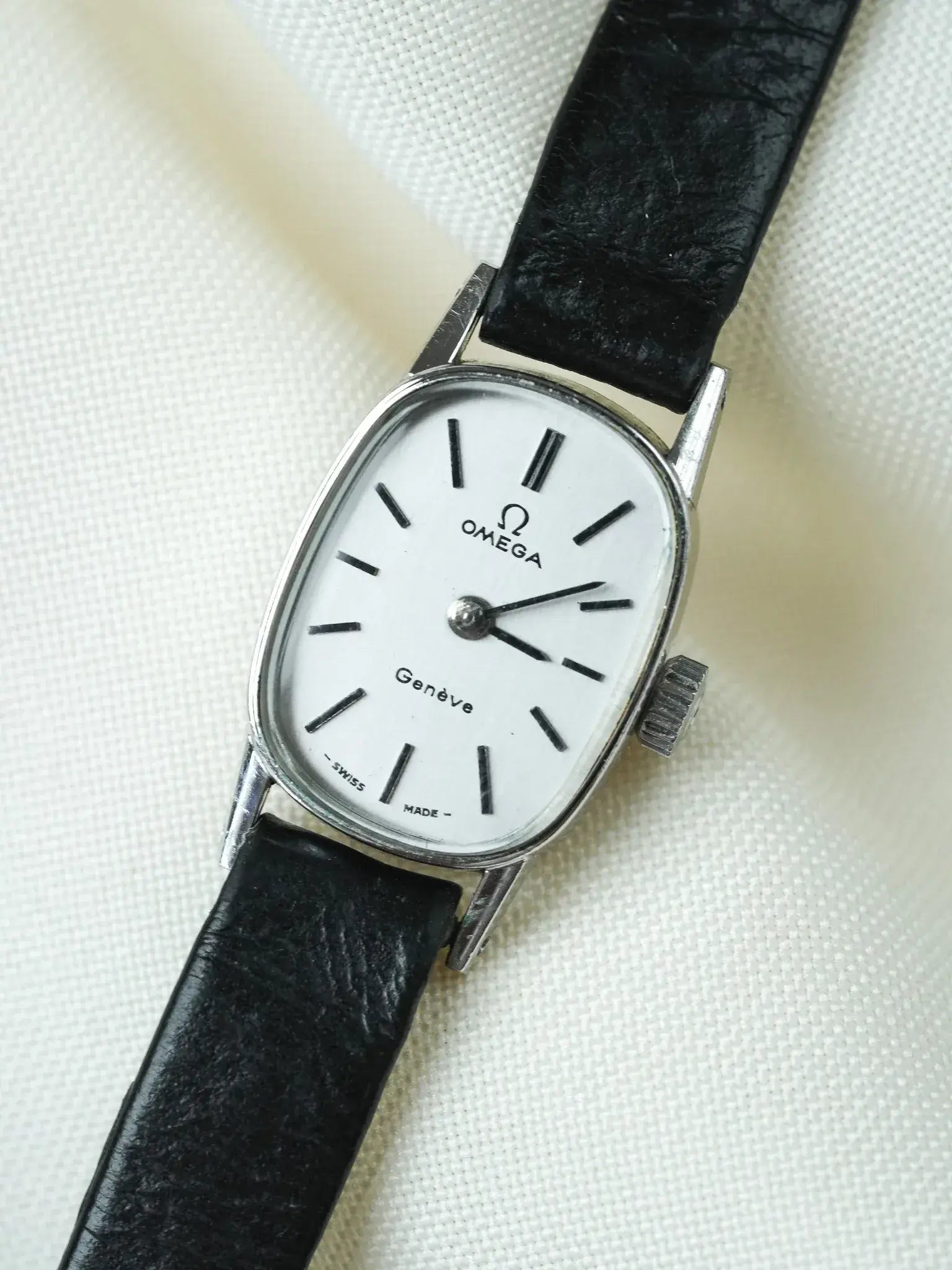 Omega - Genève. 511.454 Mini Ovale Cadran acier bracelet d'origine - 1973