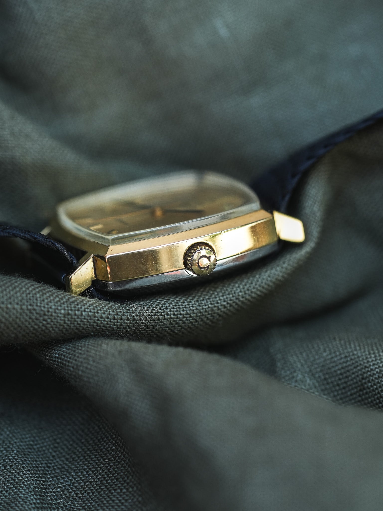 Omega - Genève Carré Plaqué or - 1973 - Atelier Victor - Vintage Shop