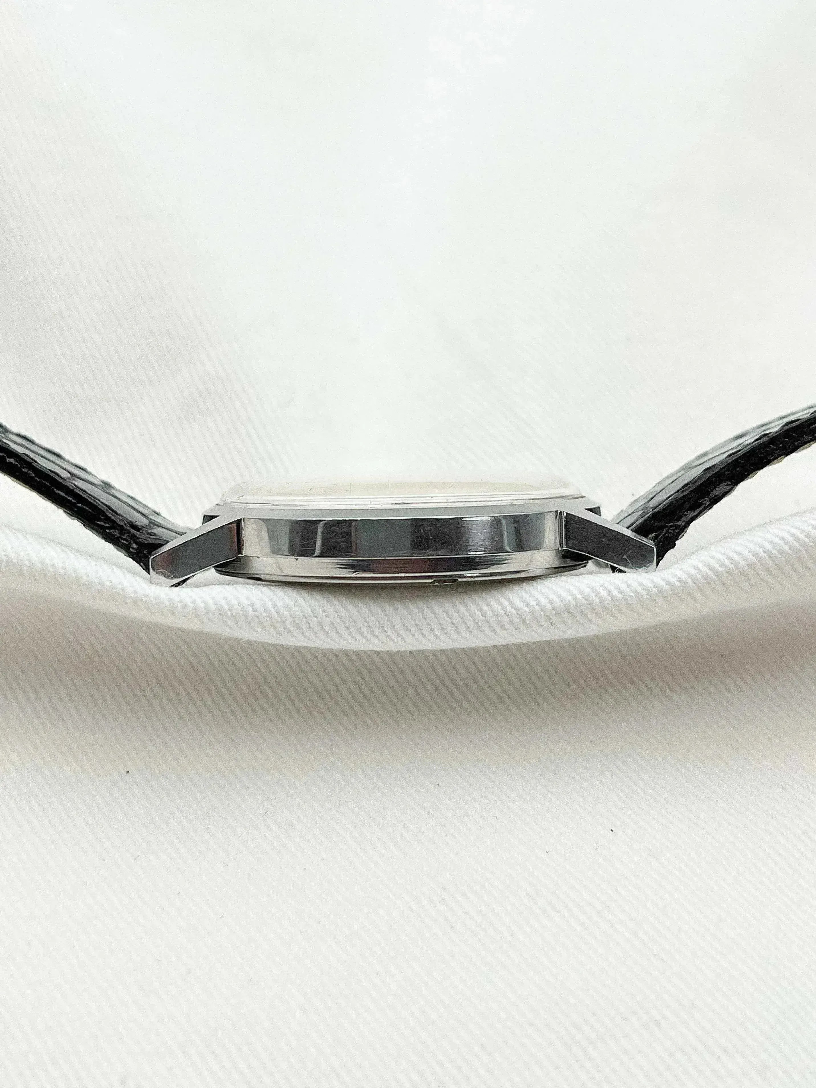 Omega - Genève Champagne Dial 35mm - 1969 - Atelier Victor