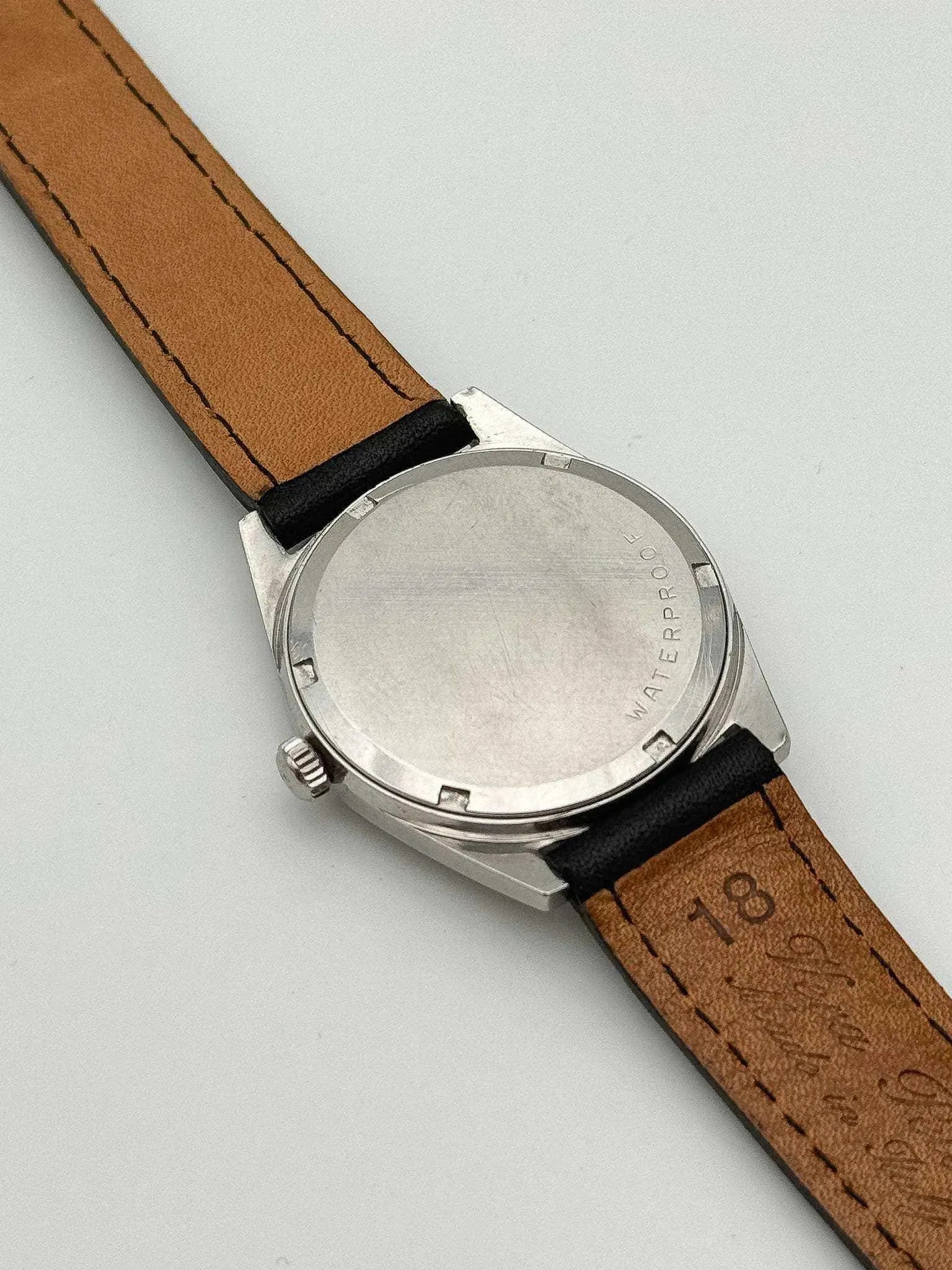 Omega - Genève Date Champagne - 1968 - Atelier Victor Paris - Vintage Watch Shop Dubai