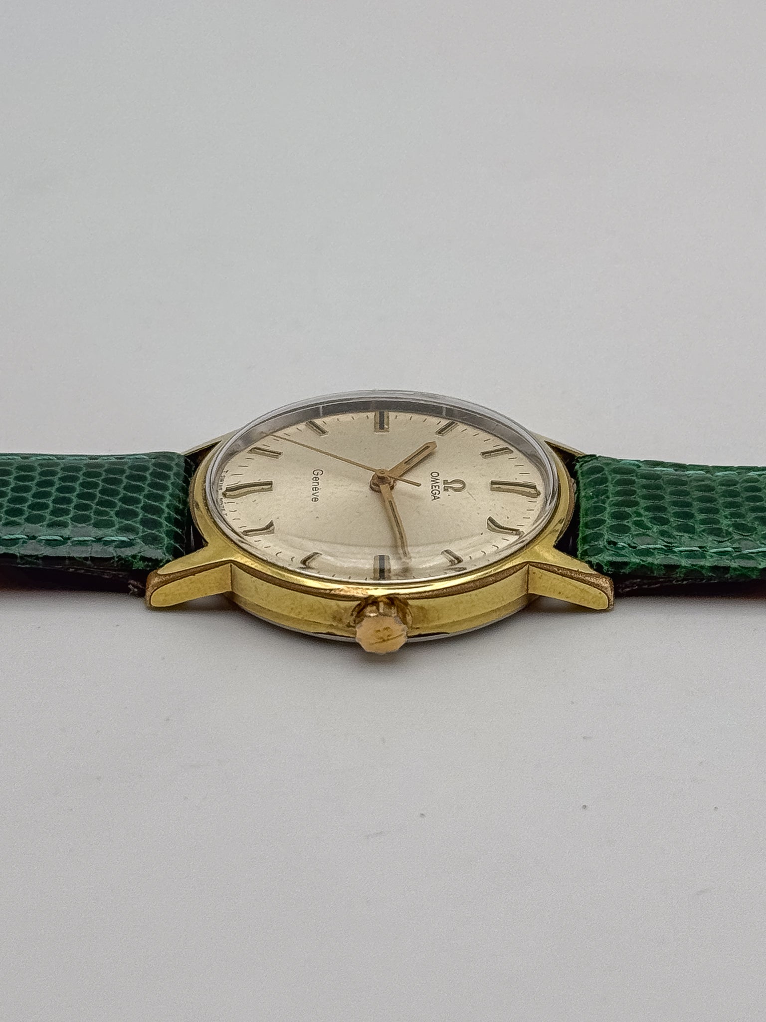Omega - Genève Plaqué Or Champagne Index Noir - 1970 - Atelier Victor Paris - Vintage Watch Shop Dubai