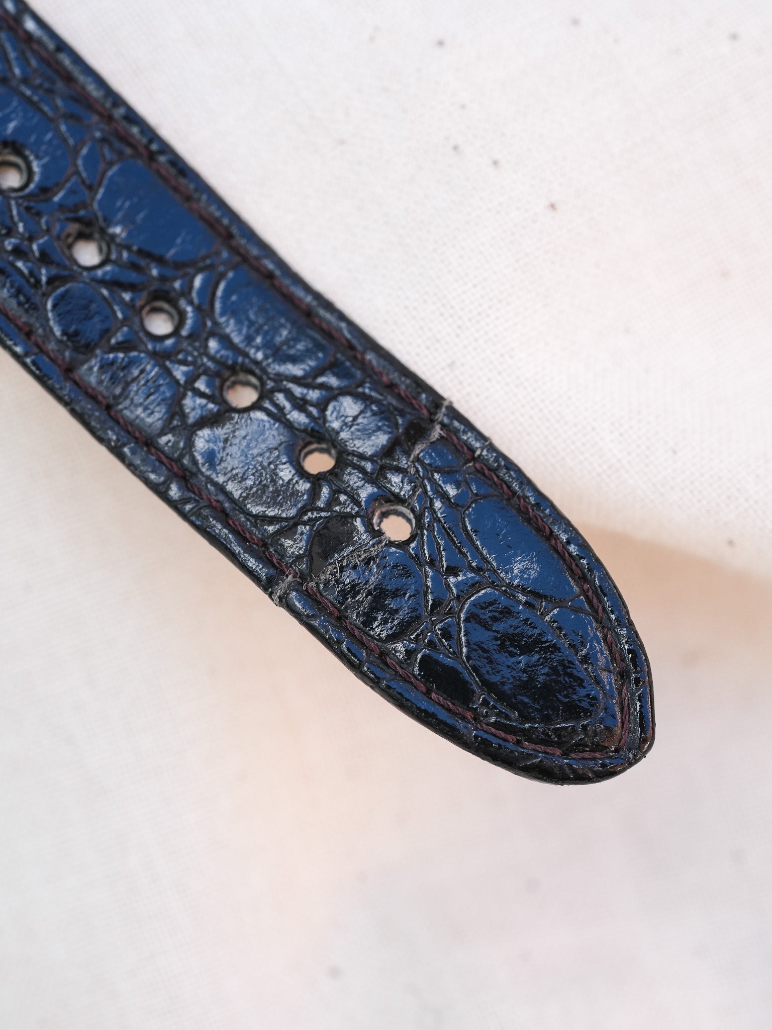 Omega - Genève Tonneau Épais 166.0190 Plaqué or - 1974 - Atelier Victor - Vintage Shop