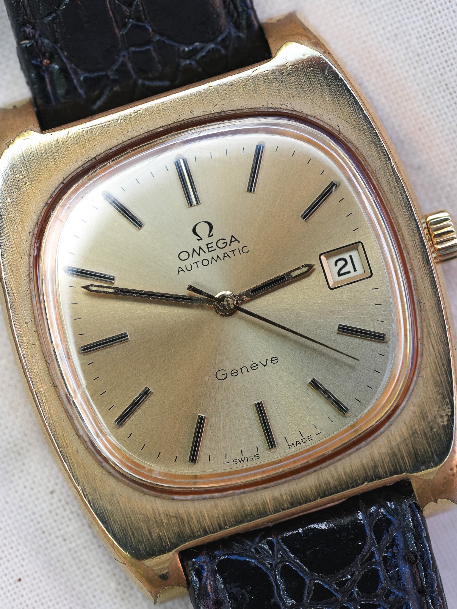 Omega - Genève Tonneau Épais 166.0190 Plaqué or - 1974 - Atelier Victor - Vintage Shop