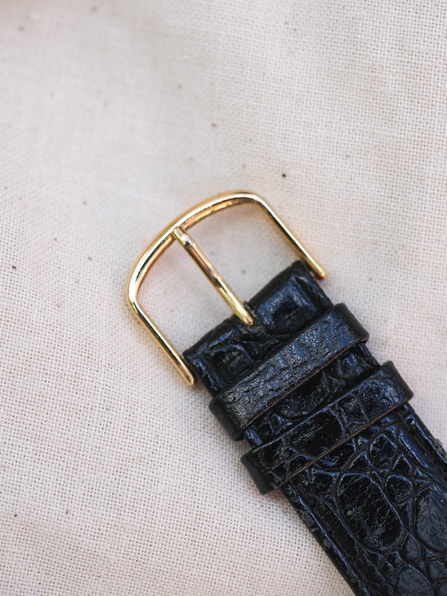 Omega - Genève Tonneau Épais 166.0190 Plaqué or - 1974 - Atelier Victor - Vintage Shop