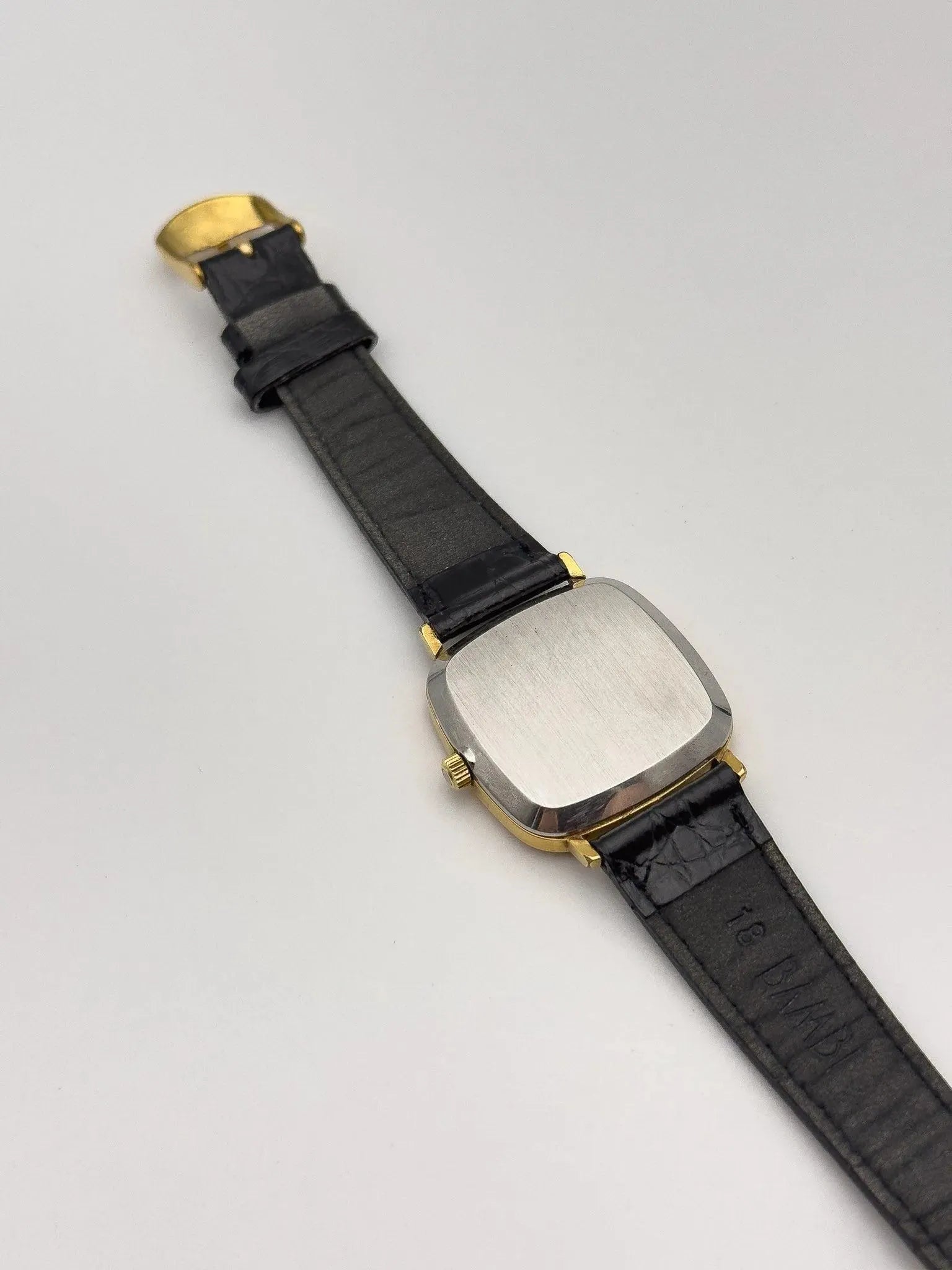 Omega - Gold Square - 1977 - Atelier Victor Paris - Vintage Watch Shop Dubai