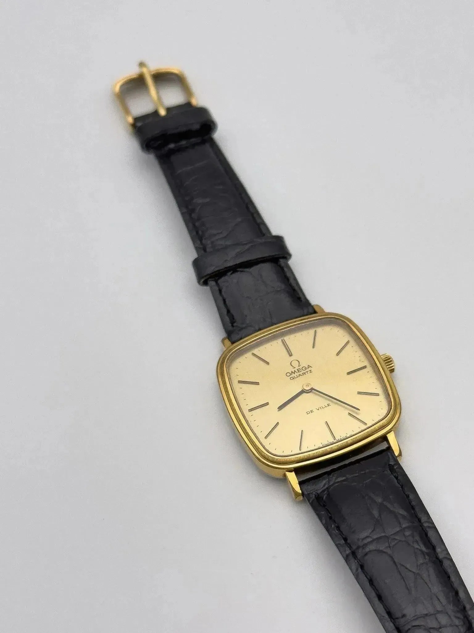 Omega - Gold Square - 1977 - Atelier Victor Paris - Vintage Watch Shop Dubai