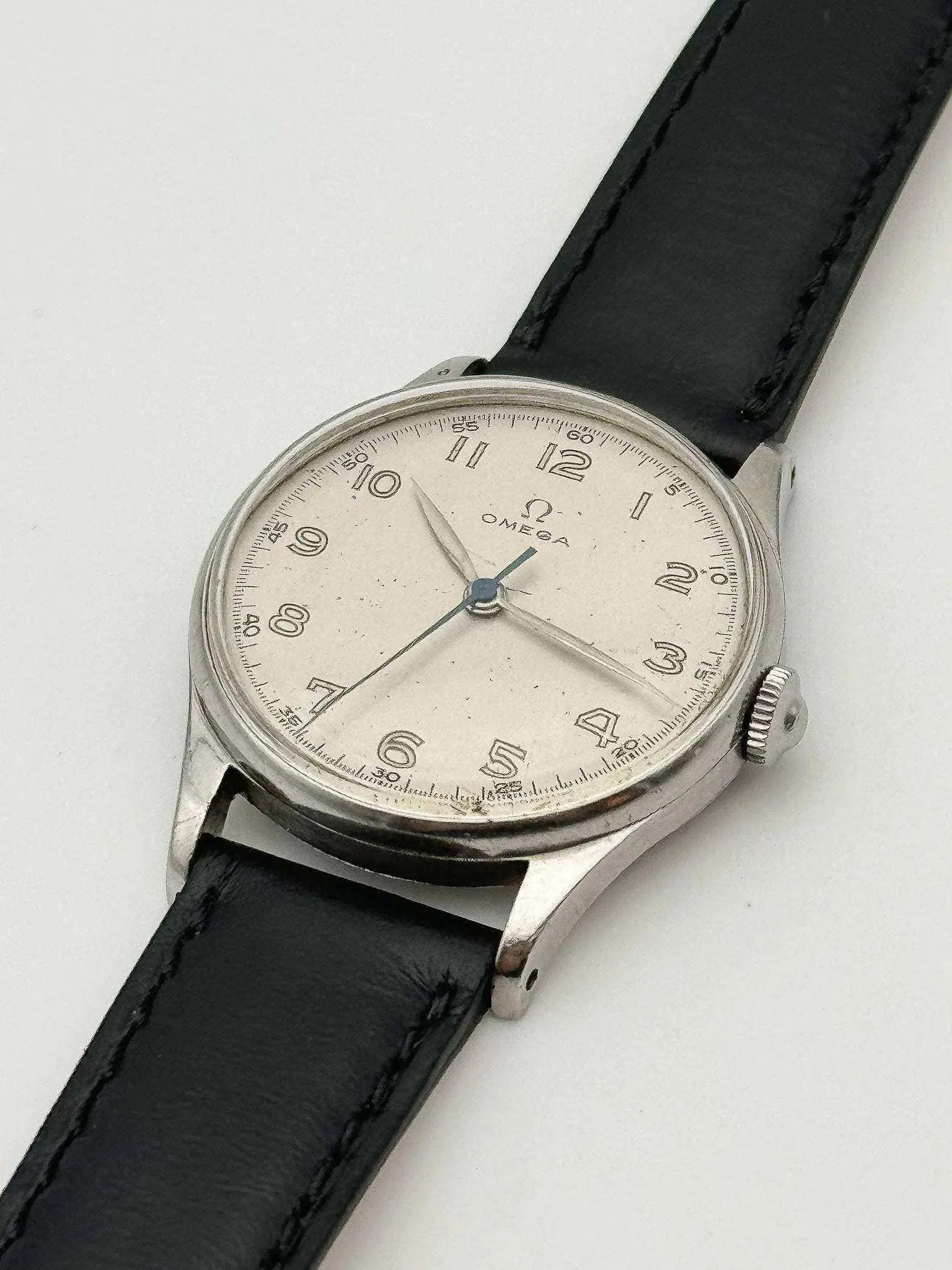 Omega - Militaire WW2 - 1944 - Atelier Victor Paris - Vintage Watch Shop Dubai