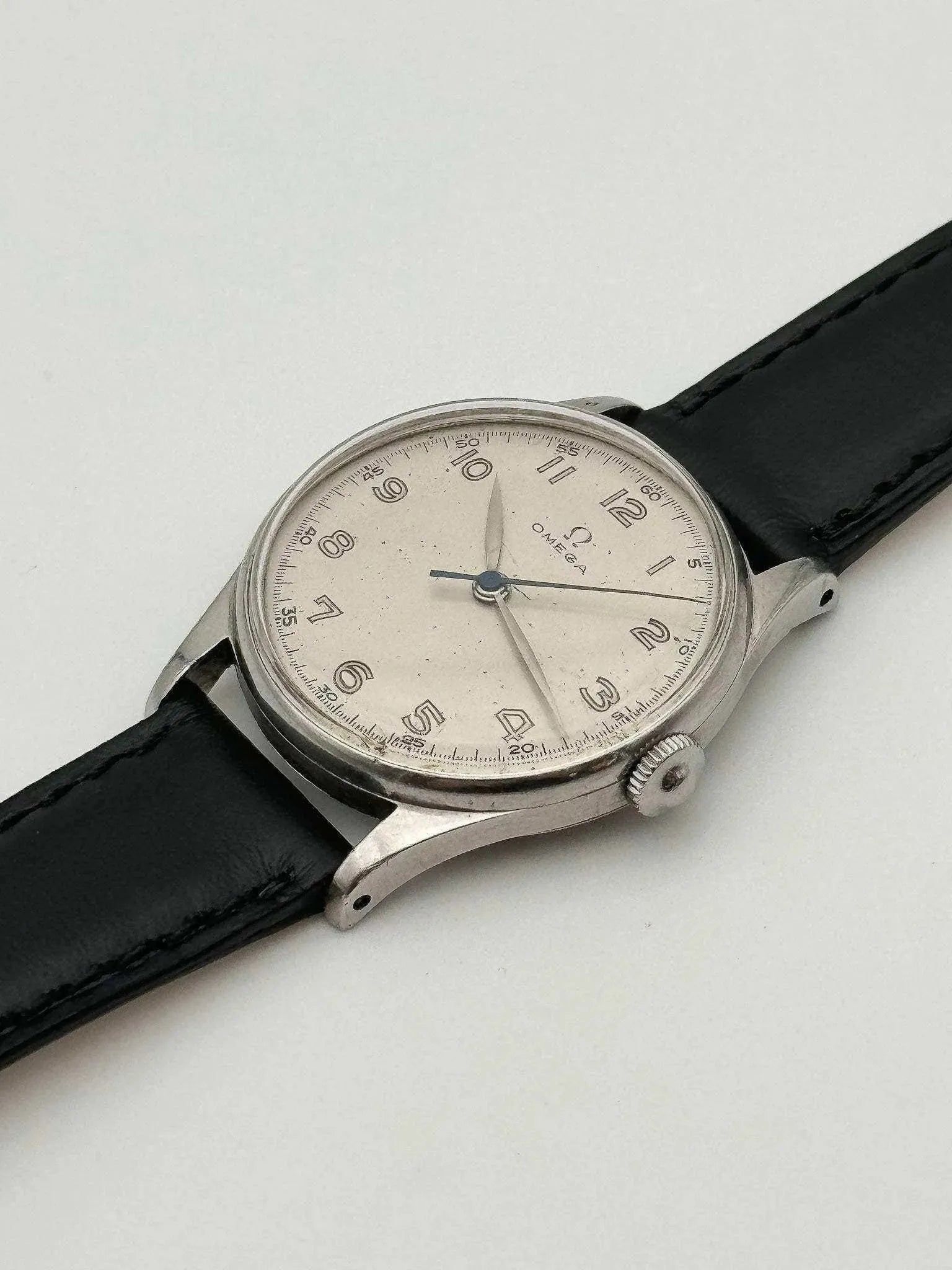 Omega - Militaire WW2 - 1944 - Atelier Victor Paris - Vintage Watch Shop Dubai