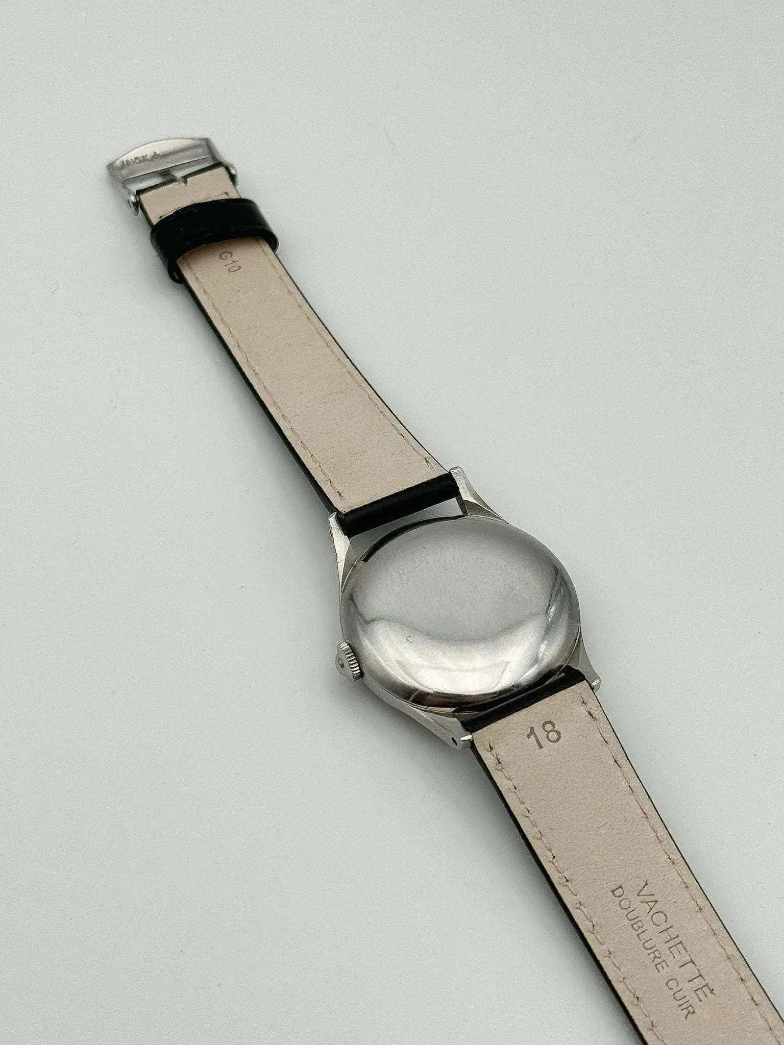 Omega - Militaire WW2 - 1944 - Atelier Victor Paris - Vintage Watch Shop Dubai